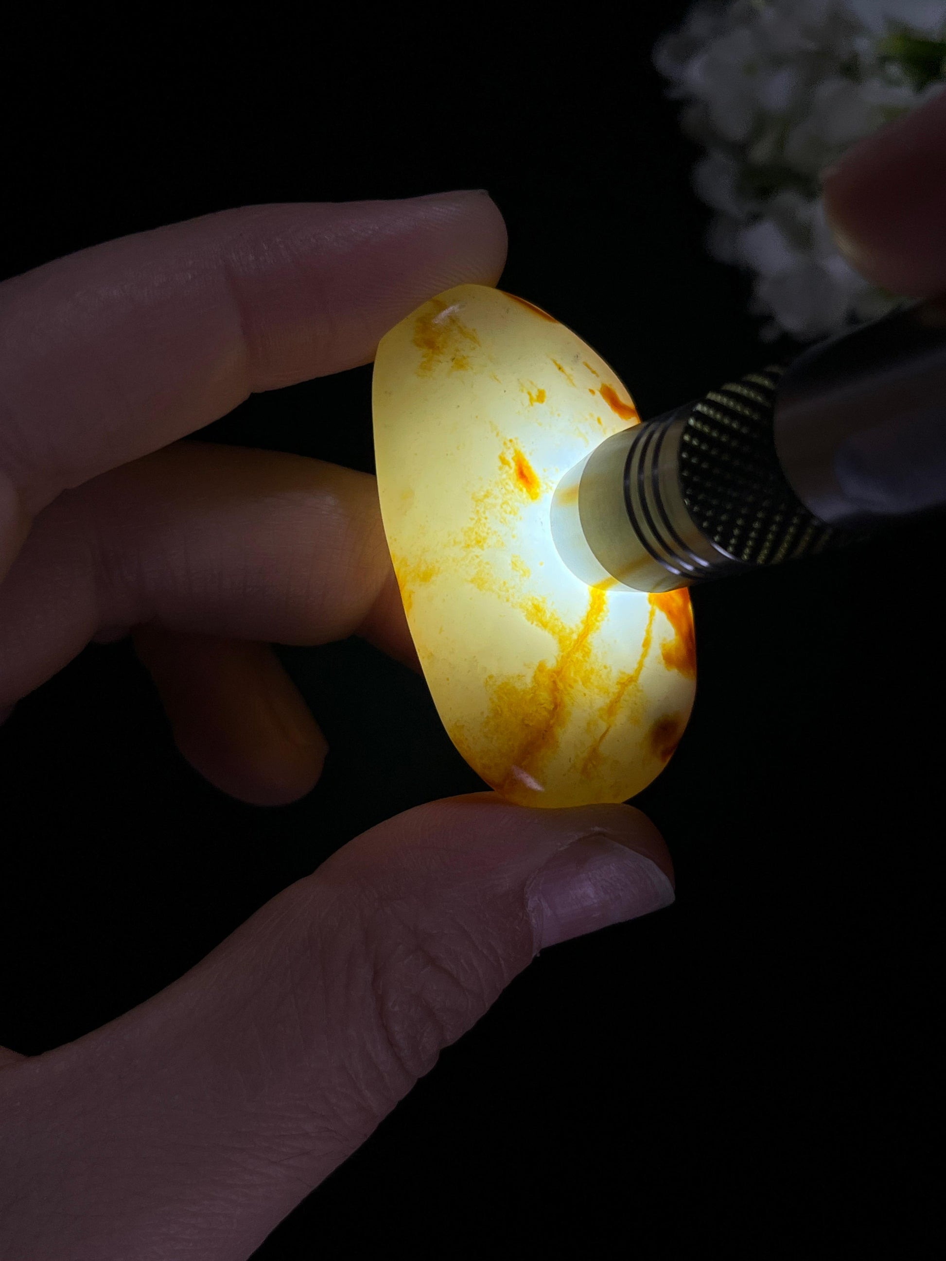 和田玉意境红皮籽料原石精品挂件（yc258662）