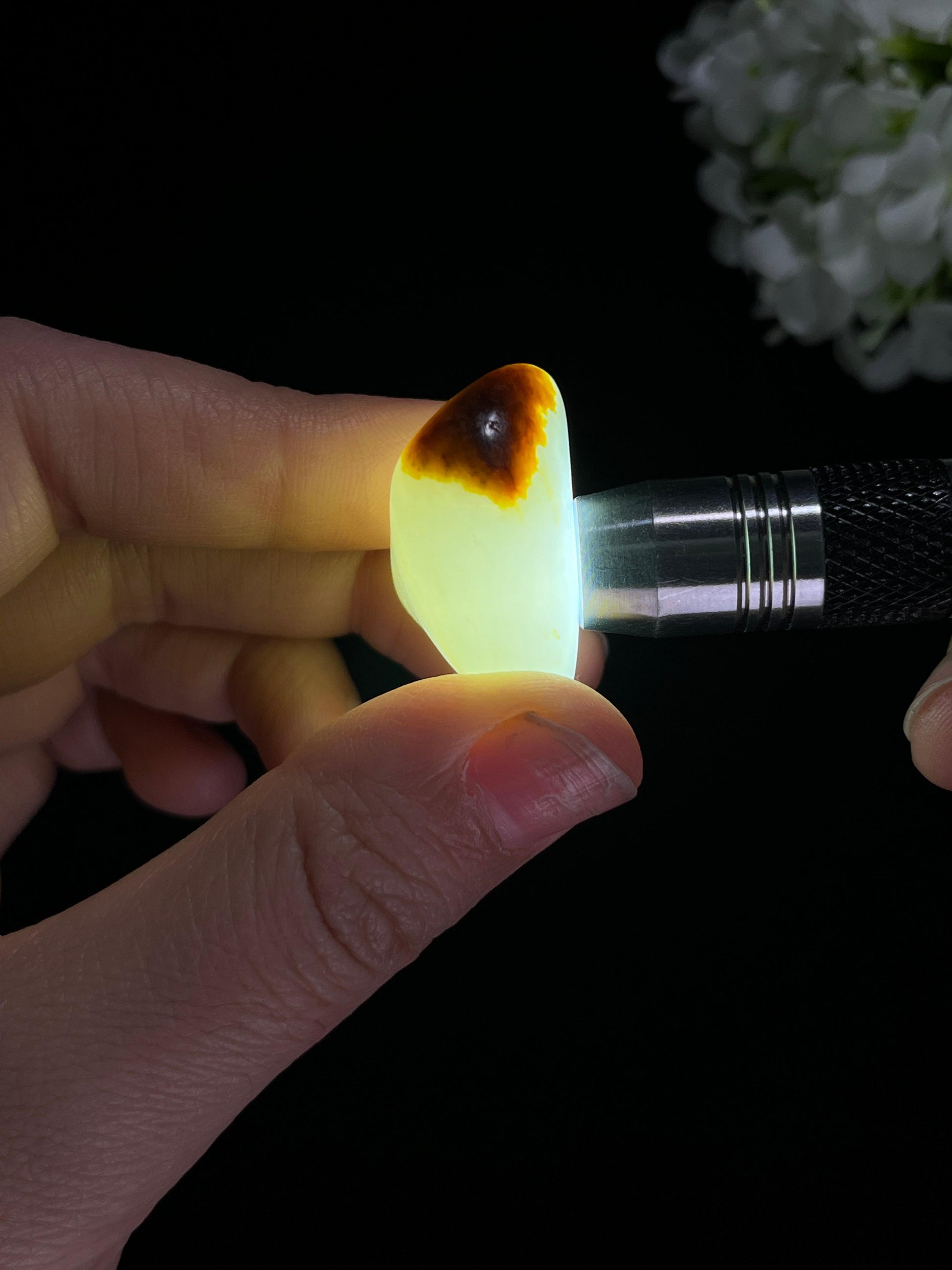 和田玉白玉“顶天立地”聚红皮籽料原石（yc258661）