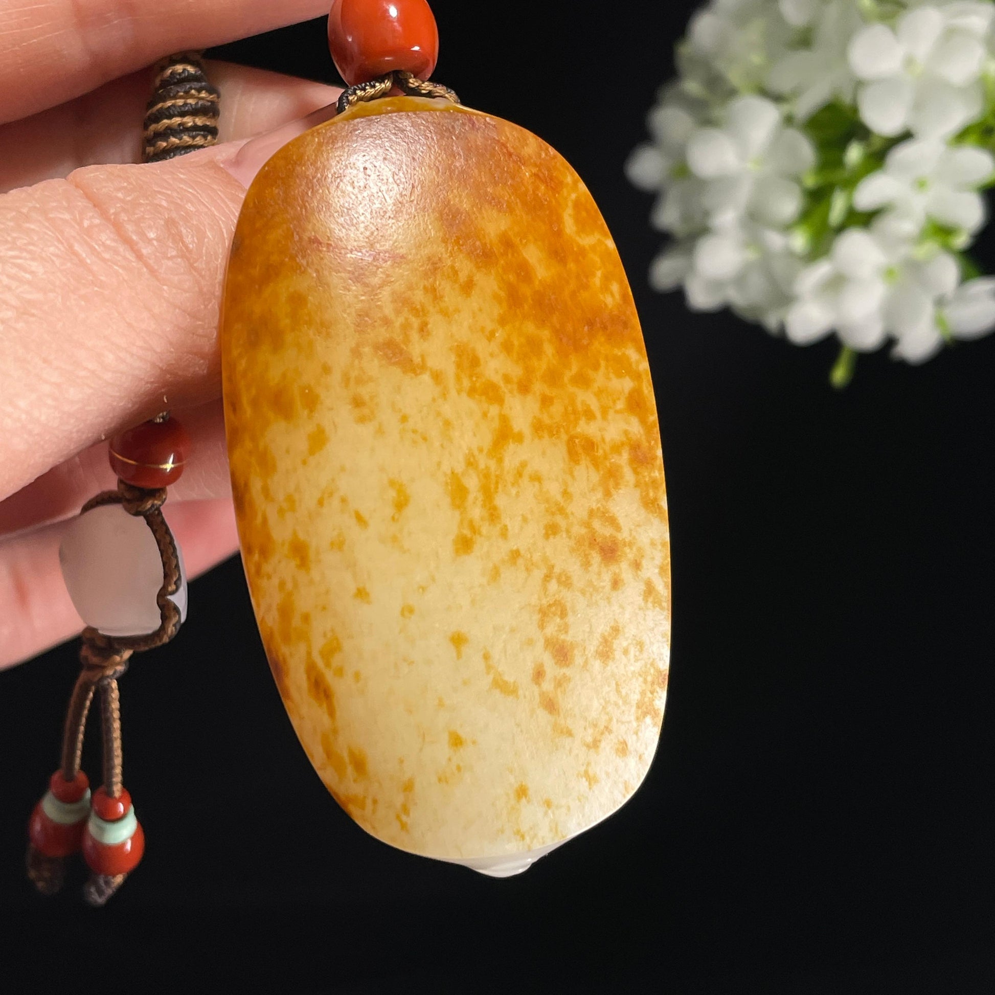 和田玉白玉洒金皮聚红皮籽料无事牌（yc372849）