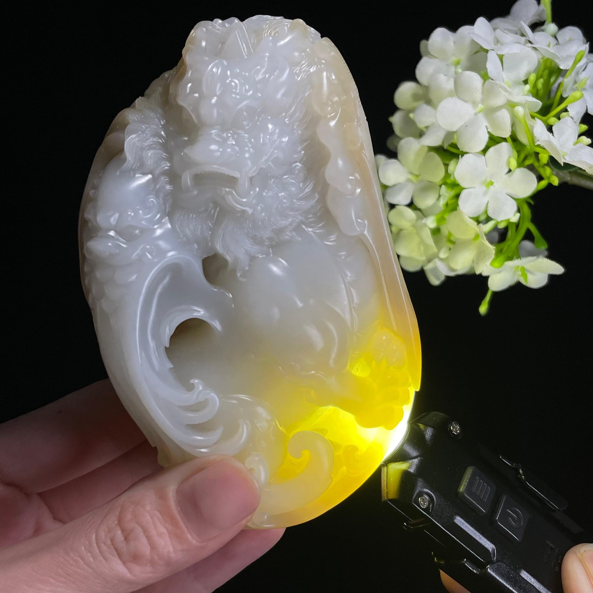 A新疆天然和田玉“双龙护主”且末糖白料手把件（yc309495）