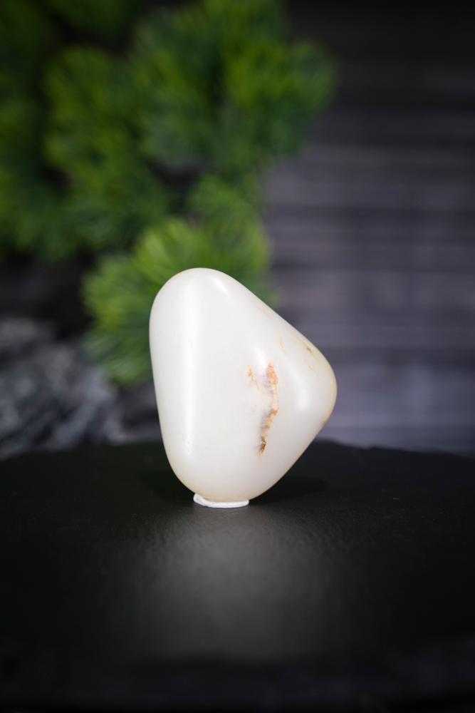 新疆和田玉光白籽顶带洒金皮籽料原石（yc230259）