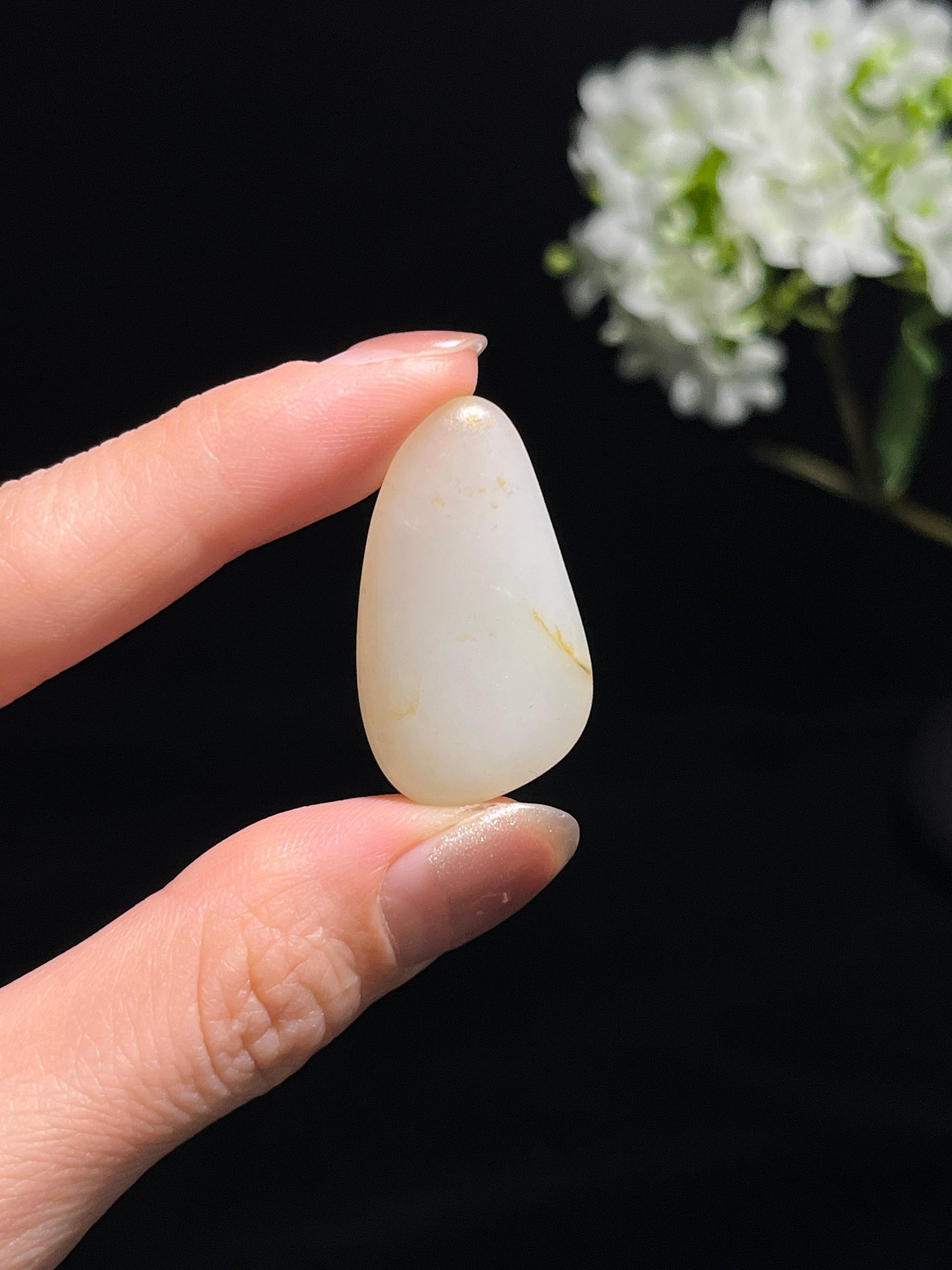 新疆和田玉意境鸡油黄皮籽料原石（yc250781）