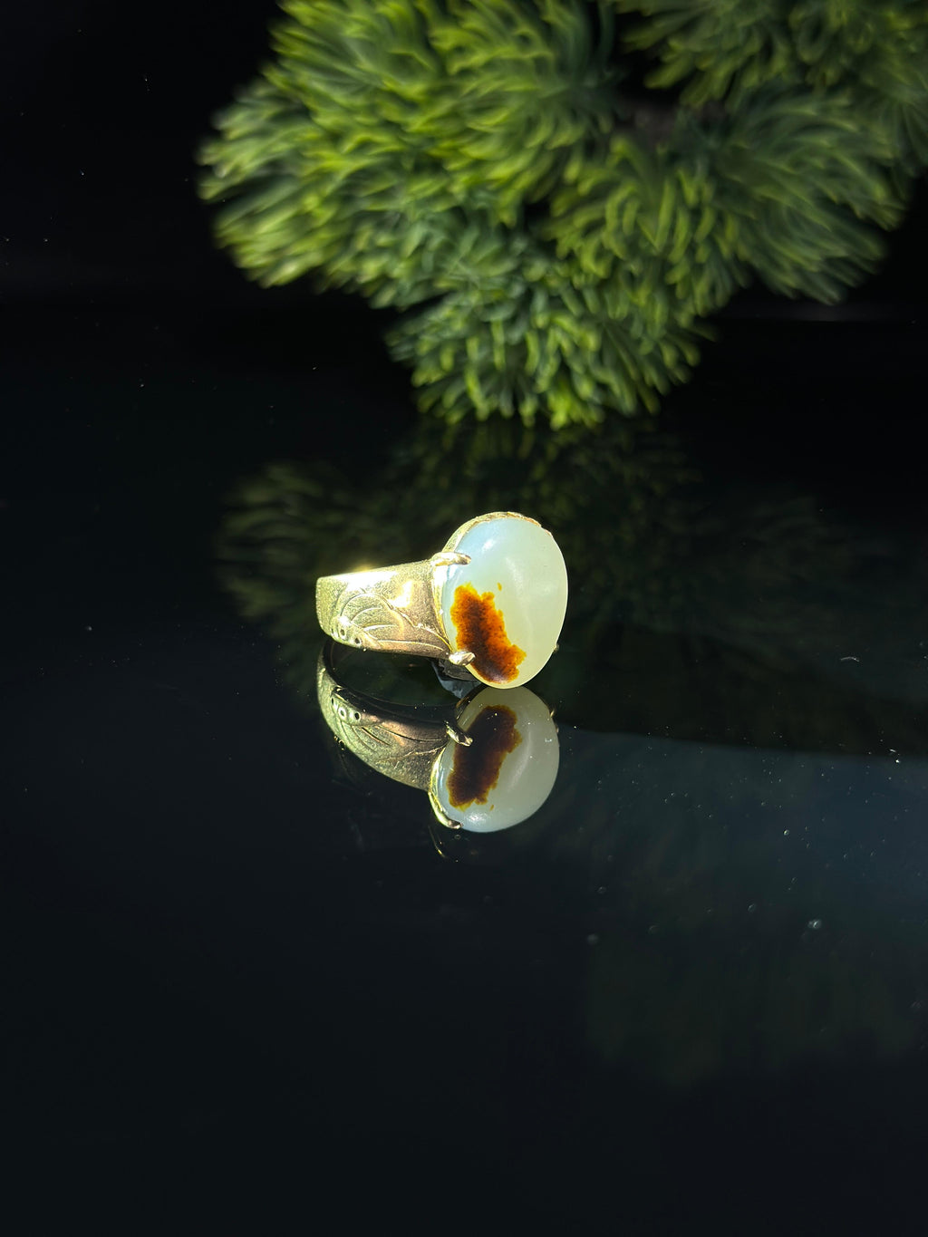 新疆和田玉珍品 18K 金镶白玉枣红皮籽料戒指（yc696752）