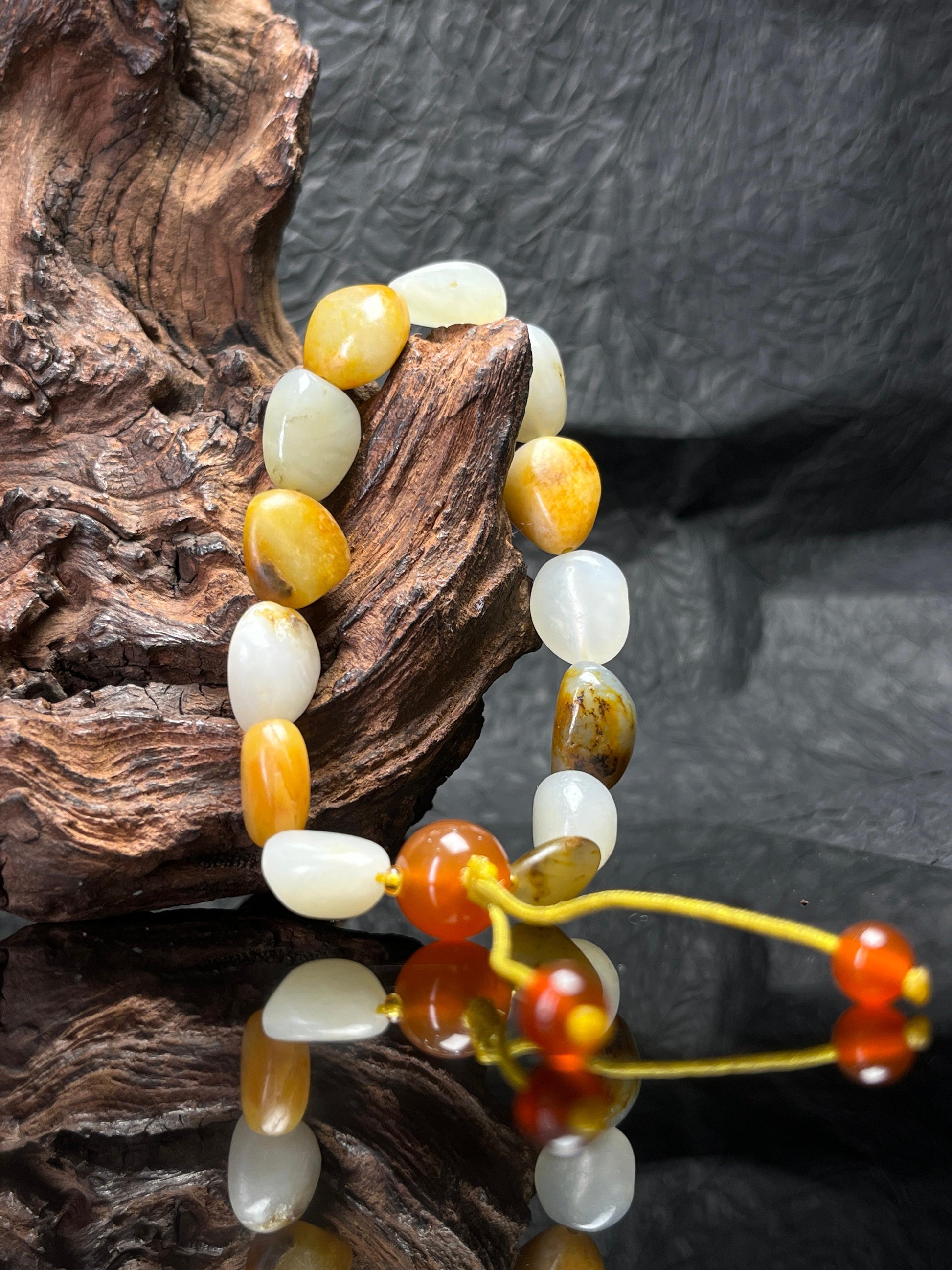 新疆和田玉天然籽料原石黄沁手串（yc232608）