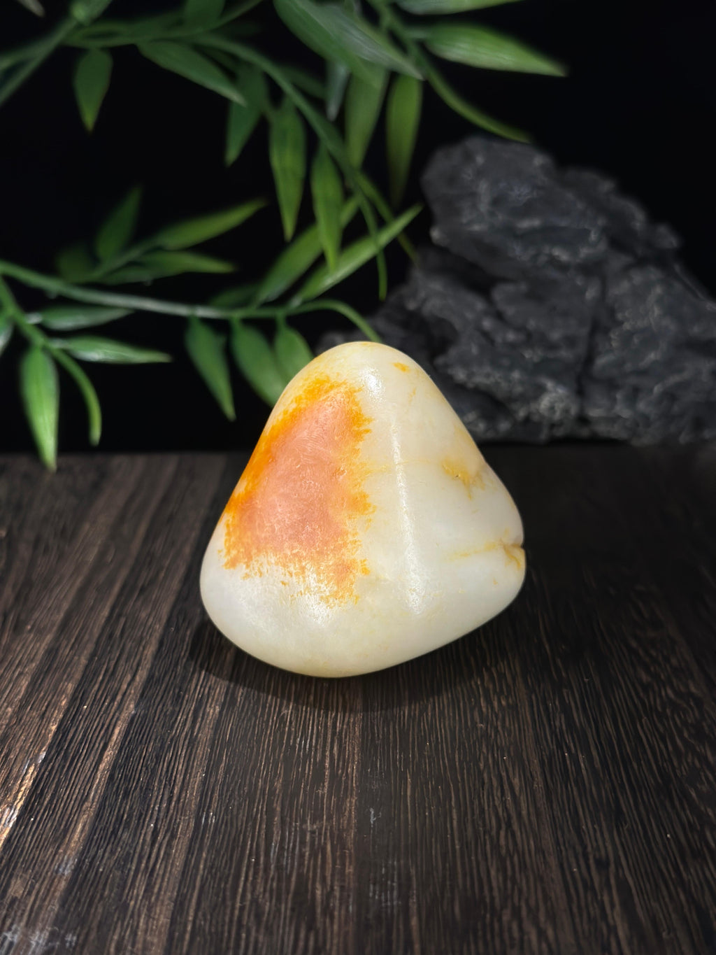 新疆和田玉高青白聚红皮籽料小摆件（yc714336）