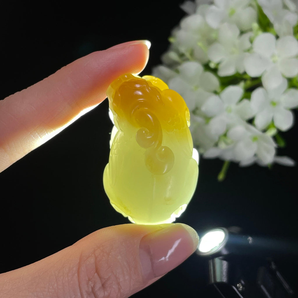 和田玉且末糖白“玉貅送财”貔貅雕刻挂件（yc296631）