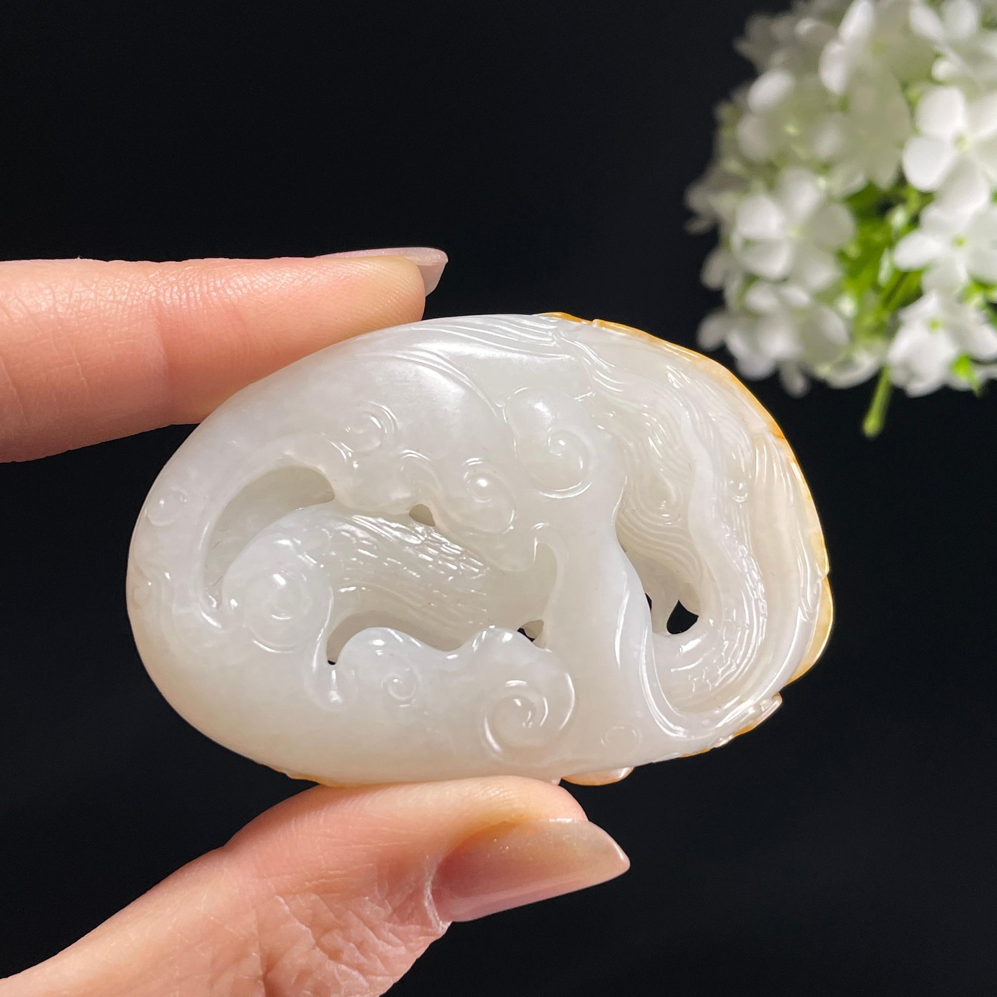 和田玉白玉洒金皮“金鳞逐云”籽料龙雕刻（yc355987）