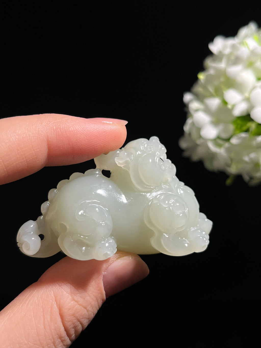 和田玉白玉“貔貅衔珠”雕刻作品（yc275936）