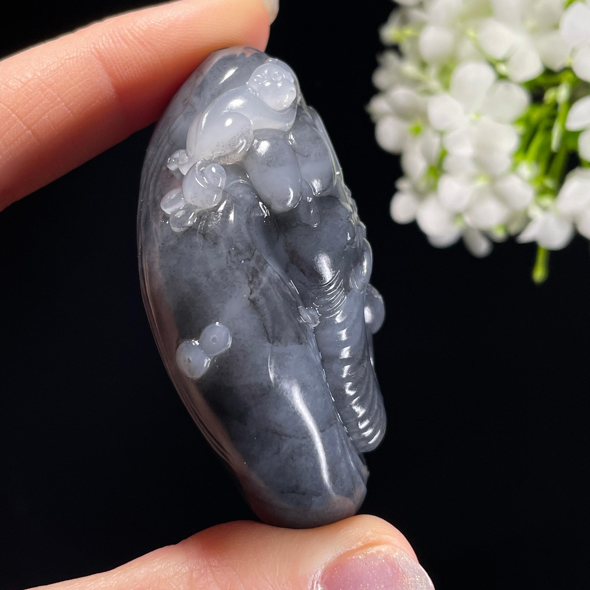 和田玉青花籽料拜相封侯雕刻手把件（yc326485）