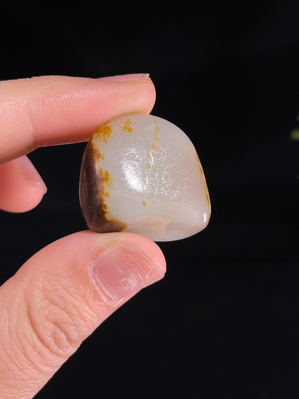 和田玉黑皮白肉籽料原石（yc249833）