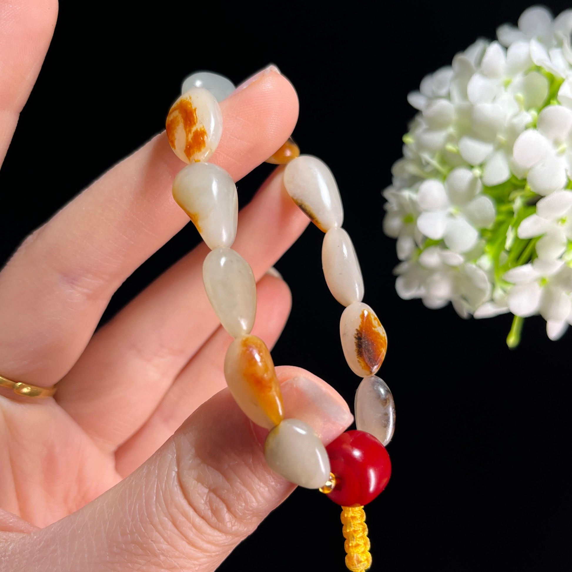 和田玉白玉洒金聚红黑红皮籽料原籽手串（yc332563）