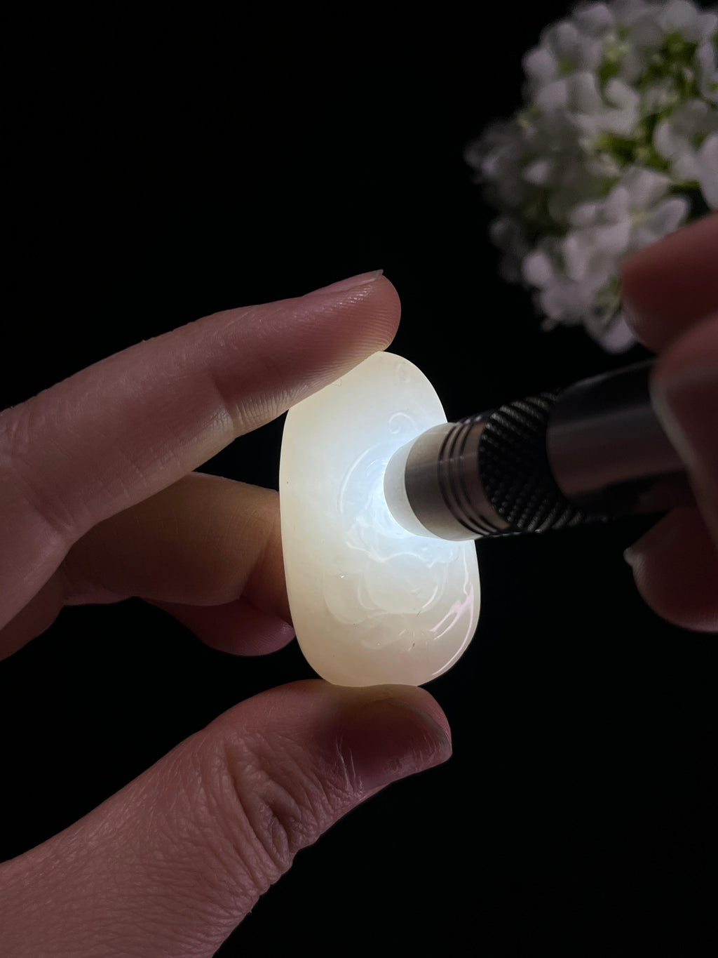 和田玉白玉“慈悲为怀”弥勒佛雕刻挂件（yc257305）