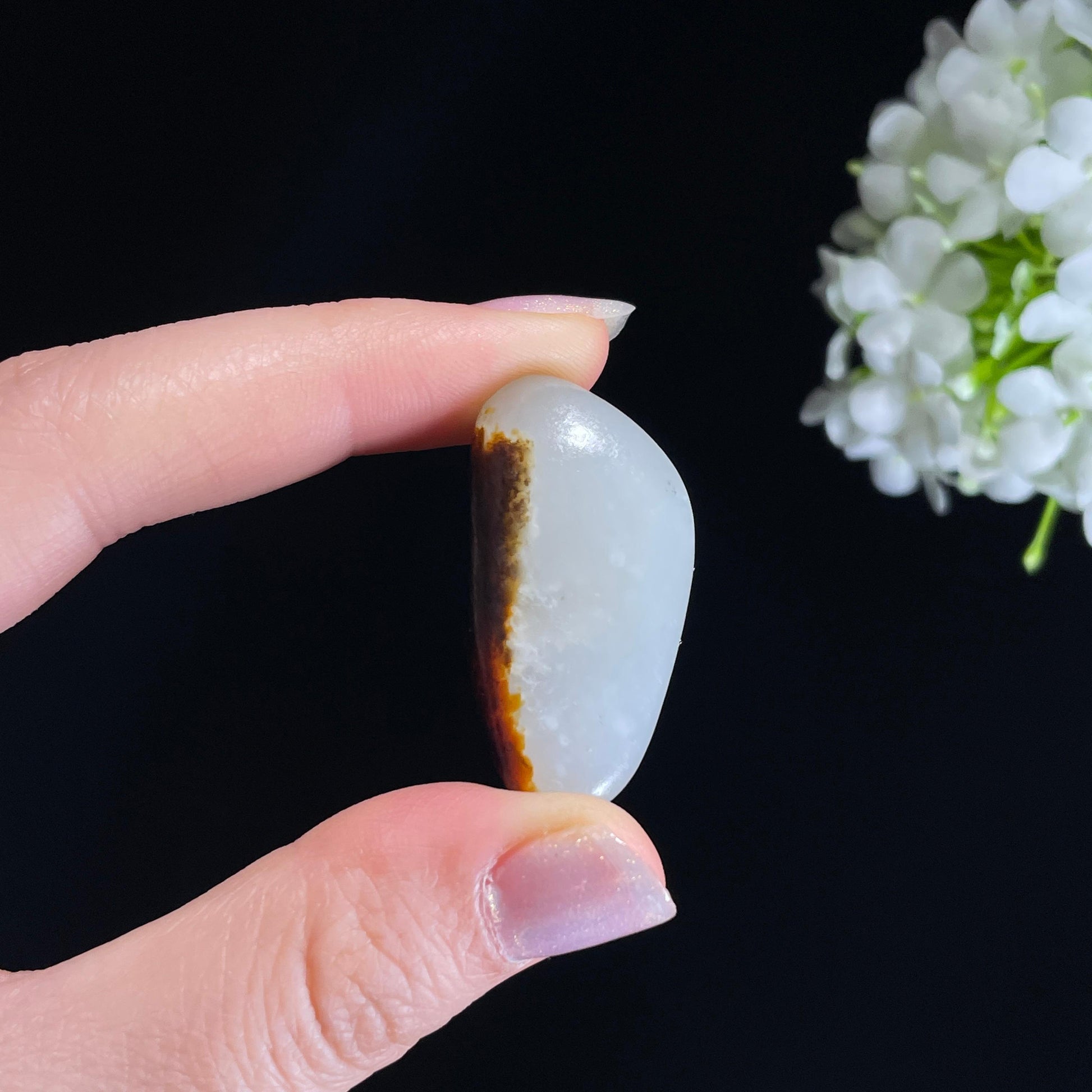 和田玉一级白“玄玉墨染”黑红皮籽料（yc319239）
