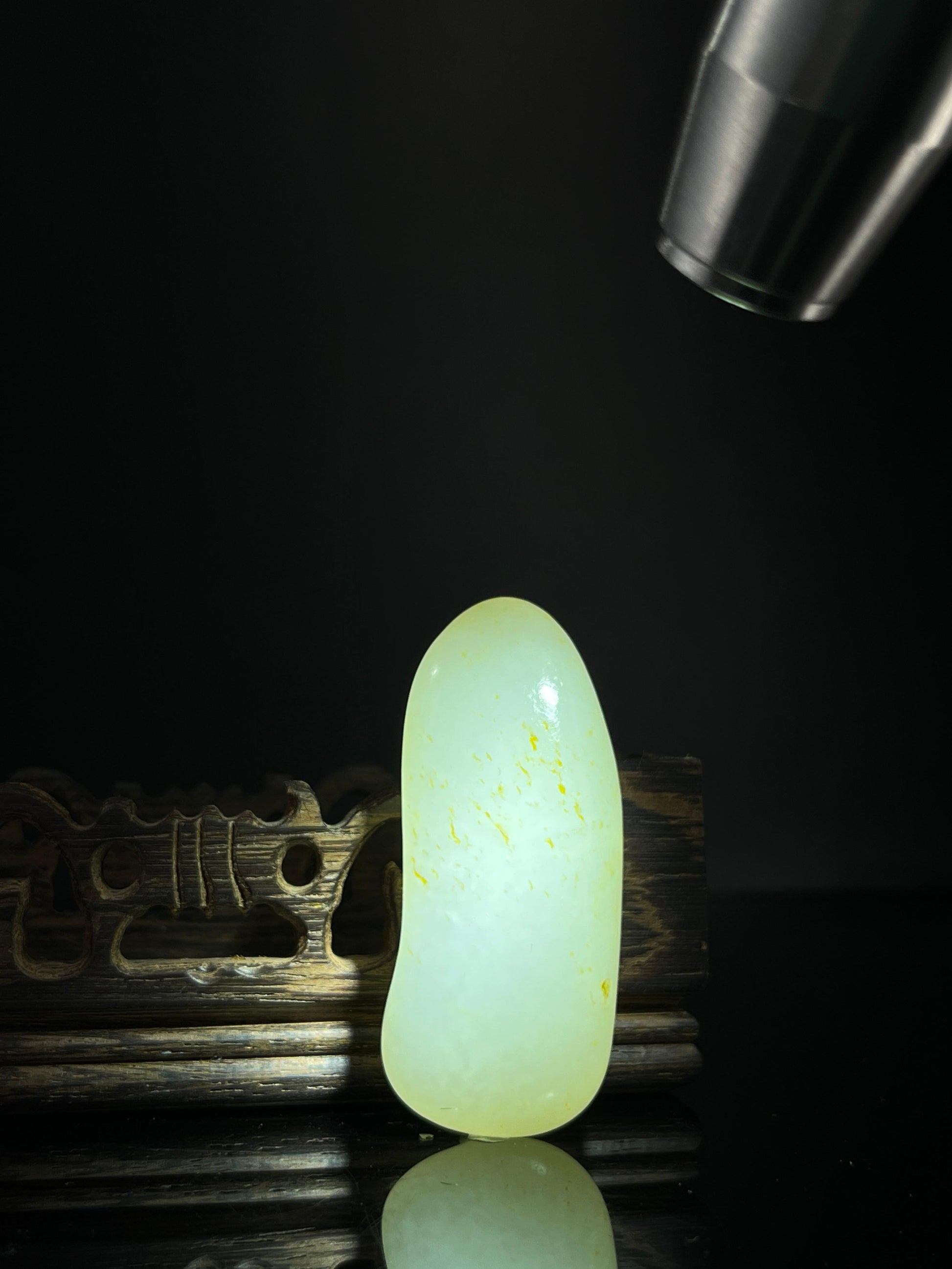 新疆和田白玉带微洒金皮籽料原石手把件（yc240516）