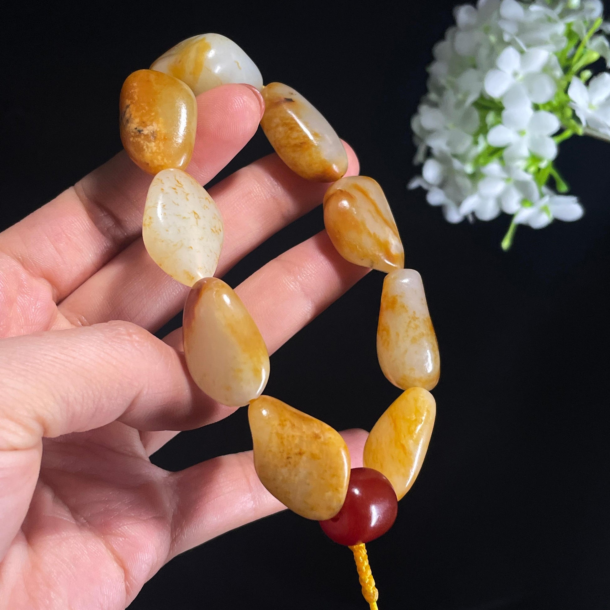 新疆天然和田玉“秋枫连串”洒金皮籽料手串（yc401328）