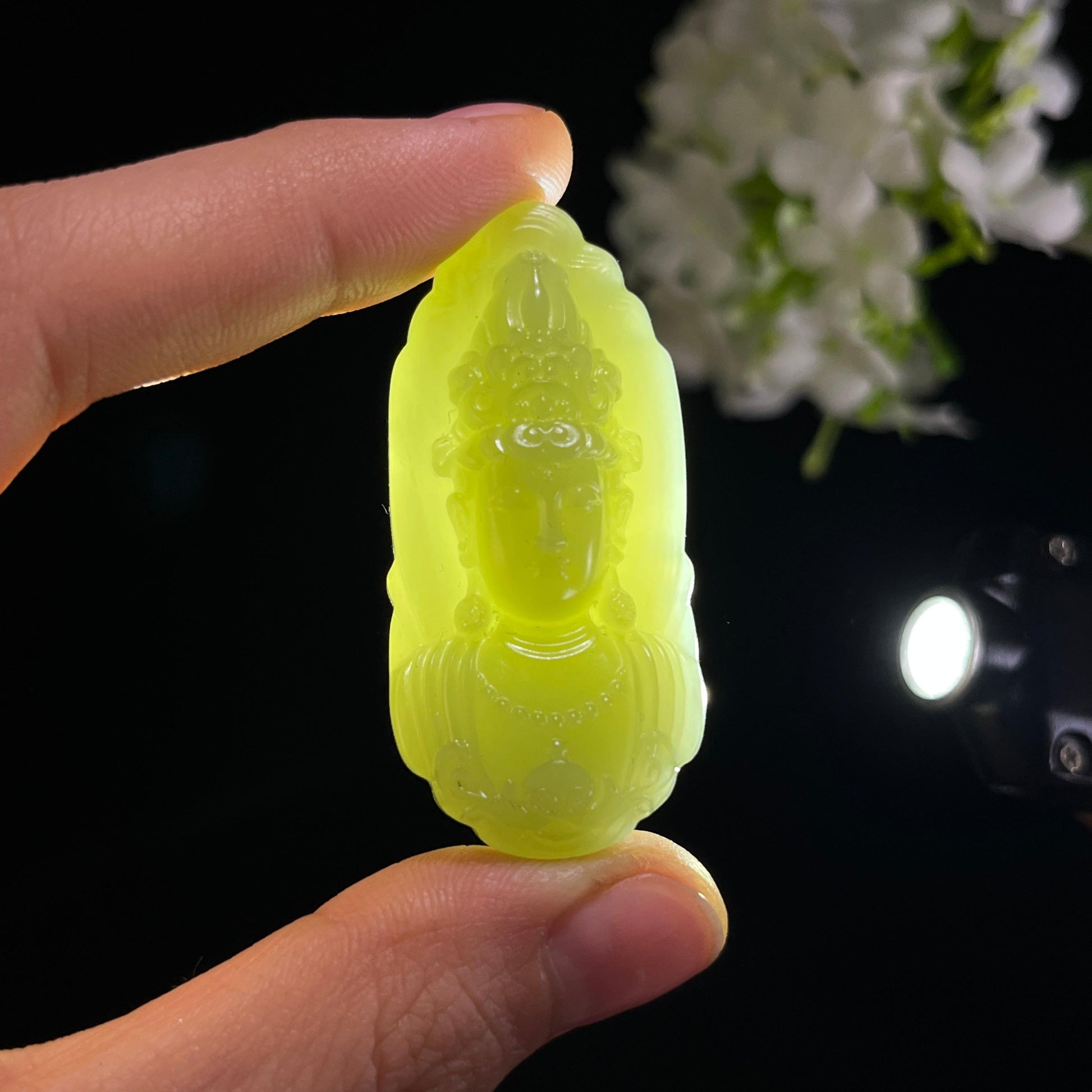 新疆天然和田玉沙枣青观音雕刻挂件（yc353789）