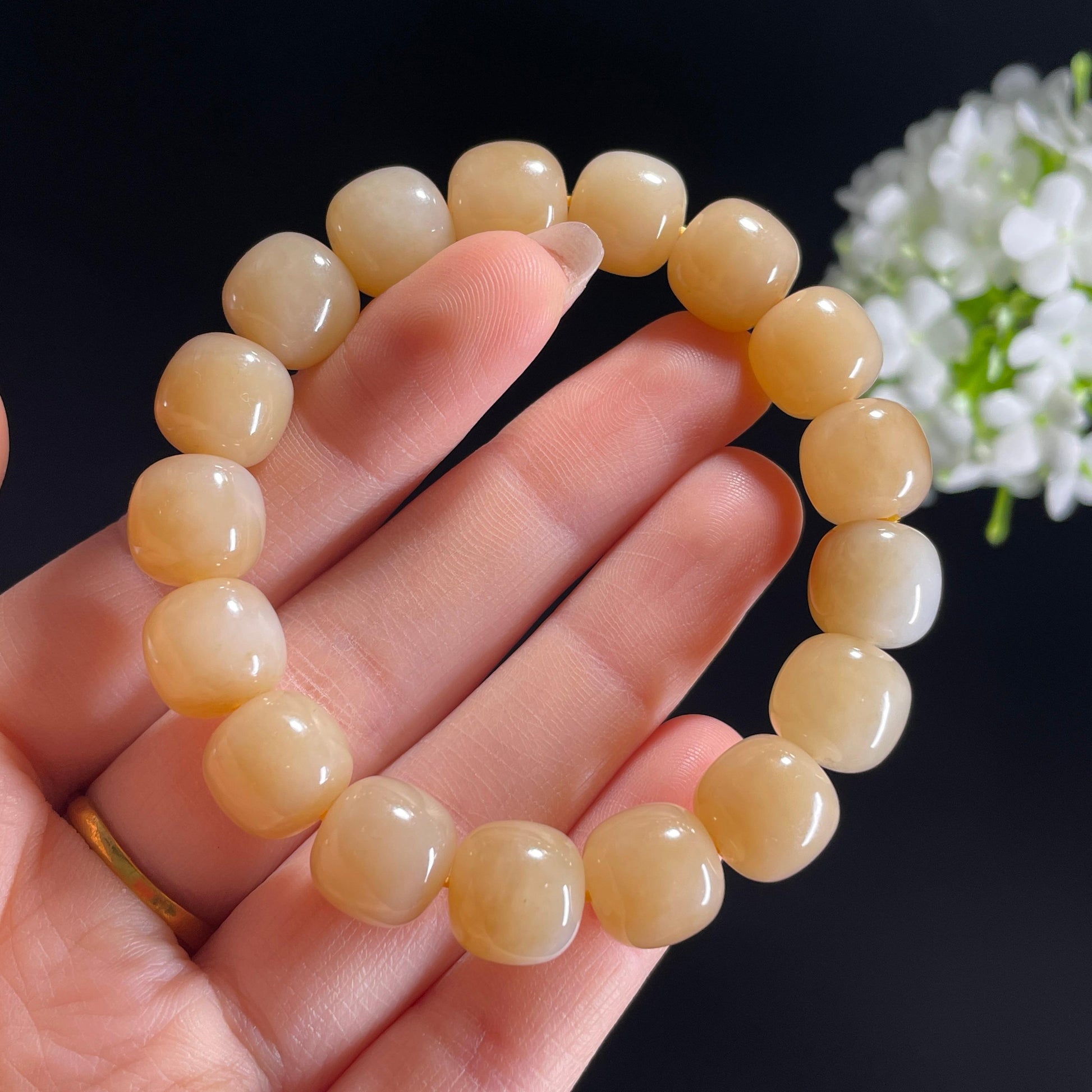 和田玉糖白玉“琥珀枕霜”老型珠手串（yc332124）