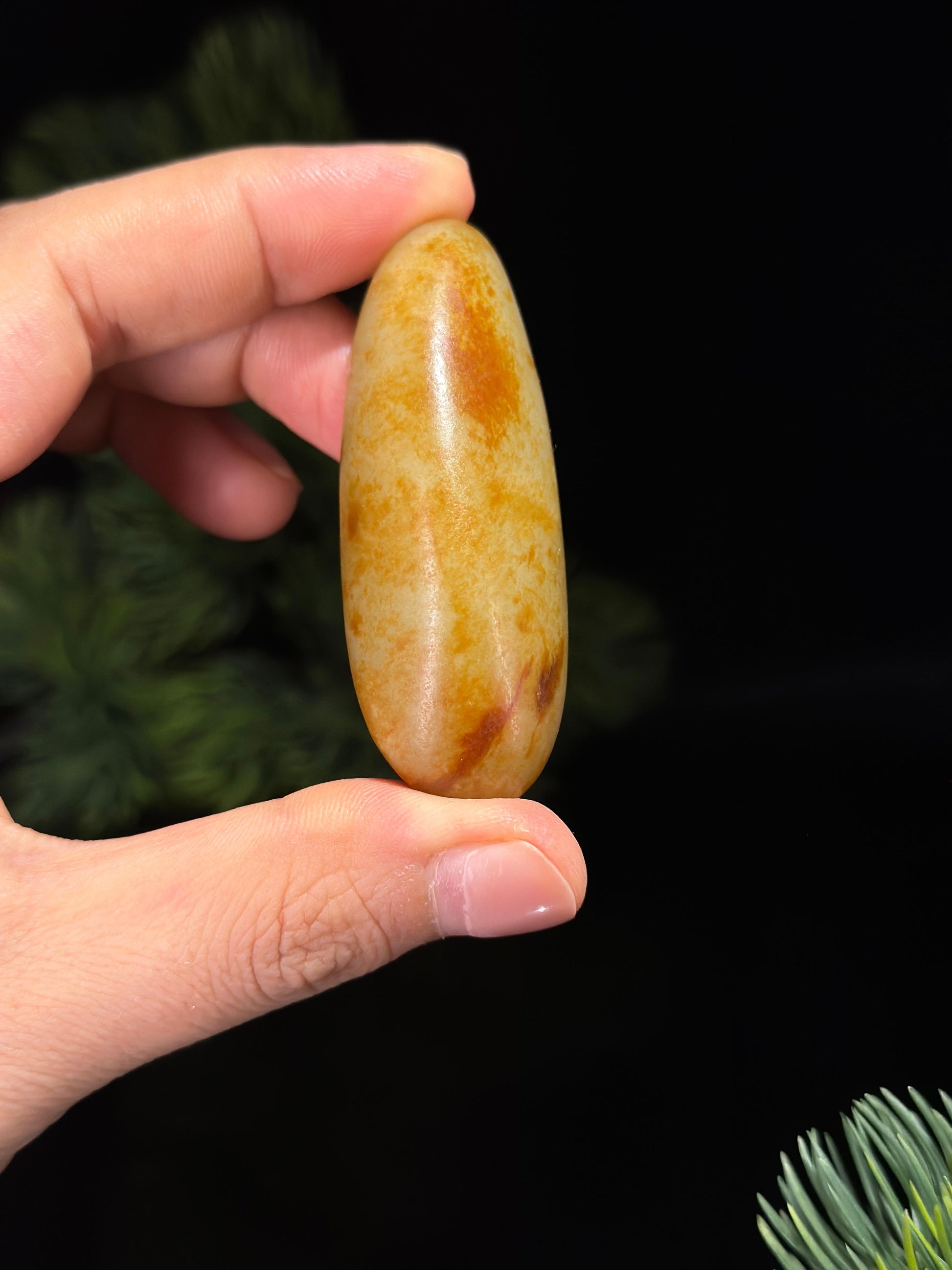 新疆和田玉暖白种洒金聚红皮珍品挂件籽（yc477332）