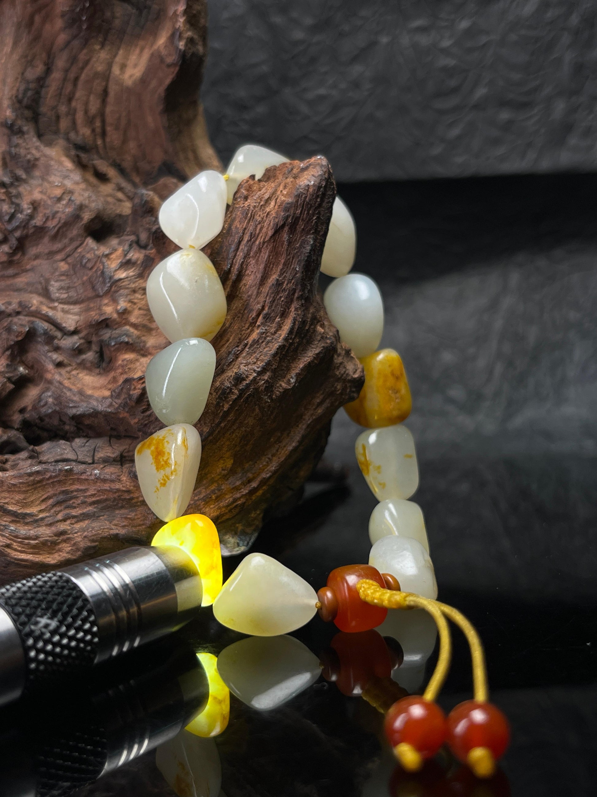 新疆和田玉天然籽料原石白玉手串黄沁洒金（yc232587）