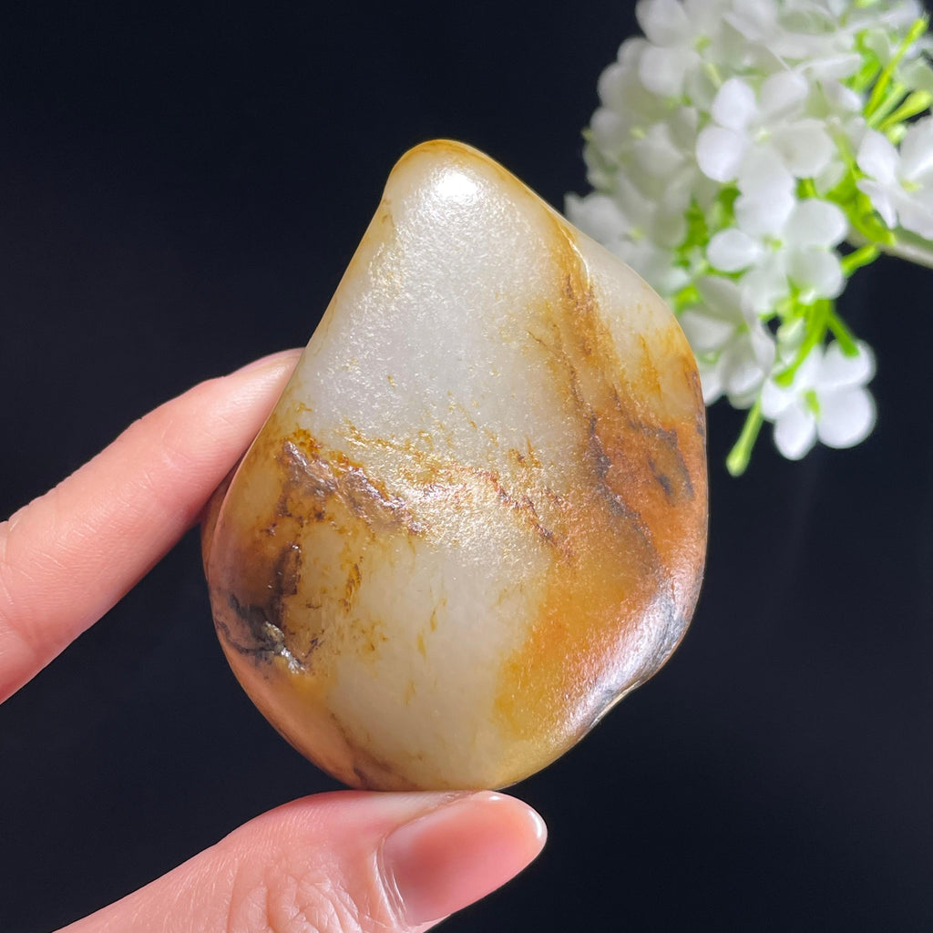 和田玉“金峦抱玉”白玉聚黄皮籽料（yc422539）