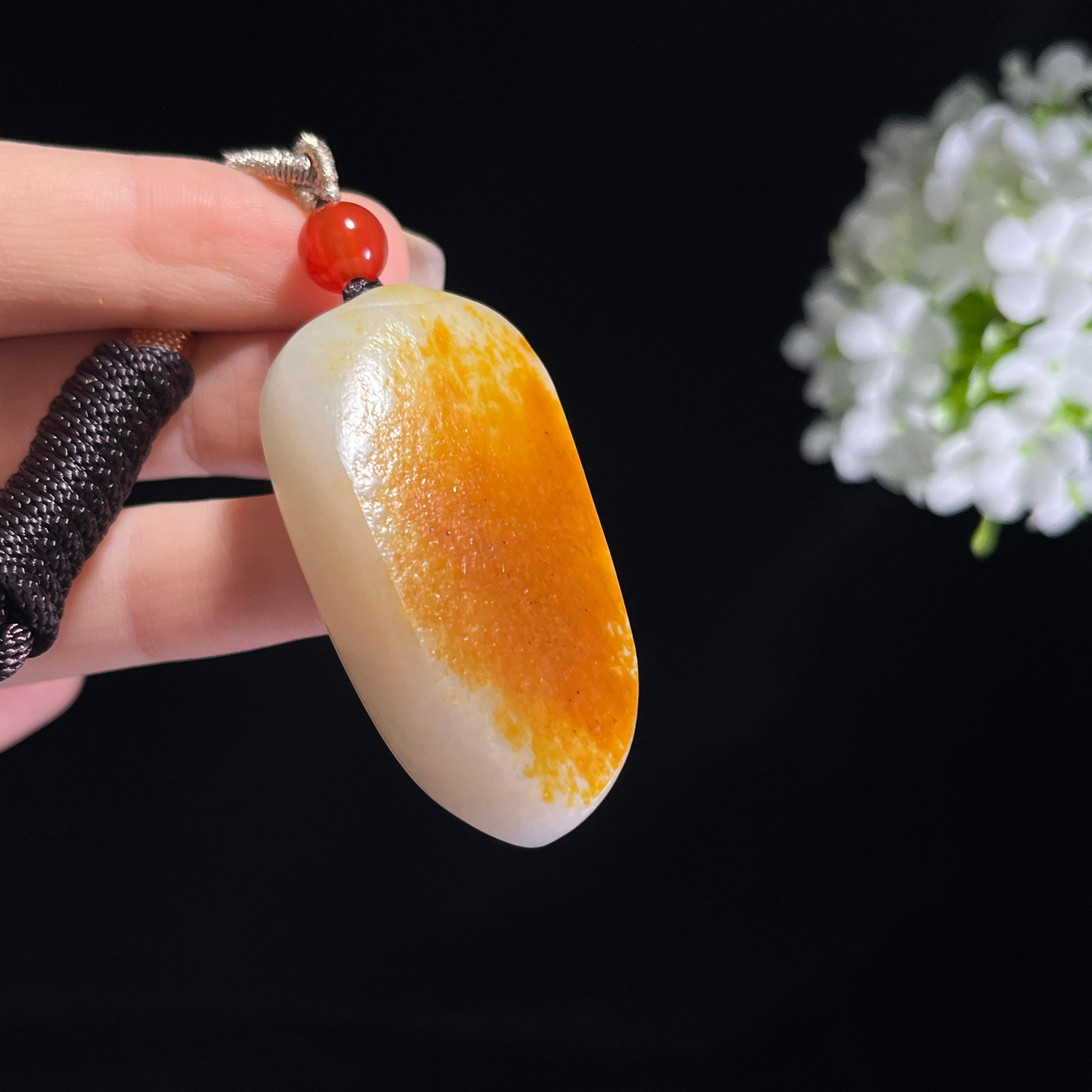 和田玉白玉聚红皮籽料随形挂件（yc372567）