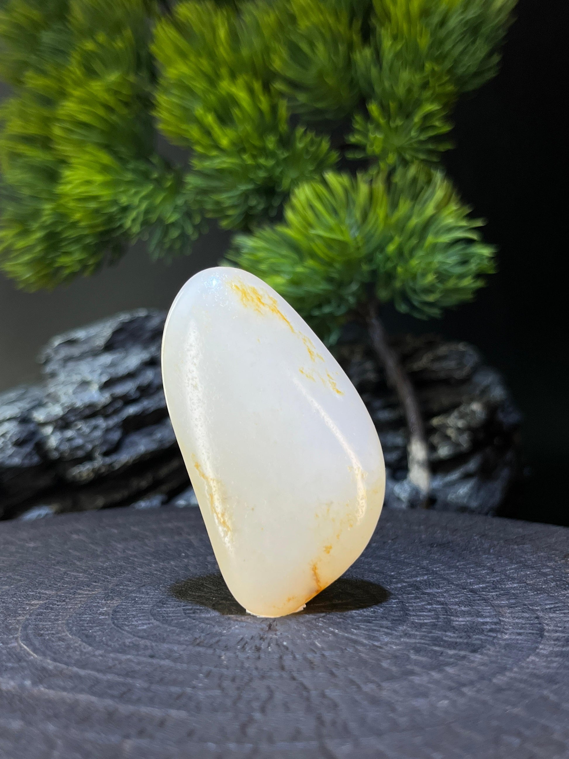 和田玉光白洒金皮籽料原石挂件（yc228103）