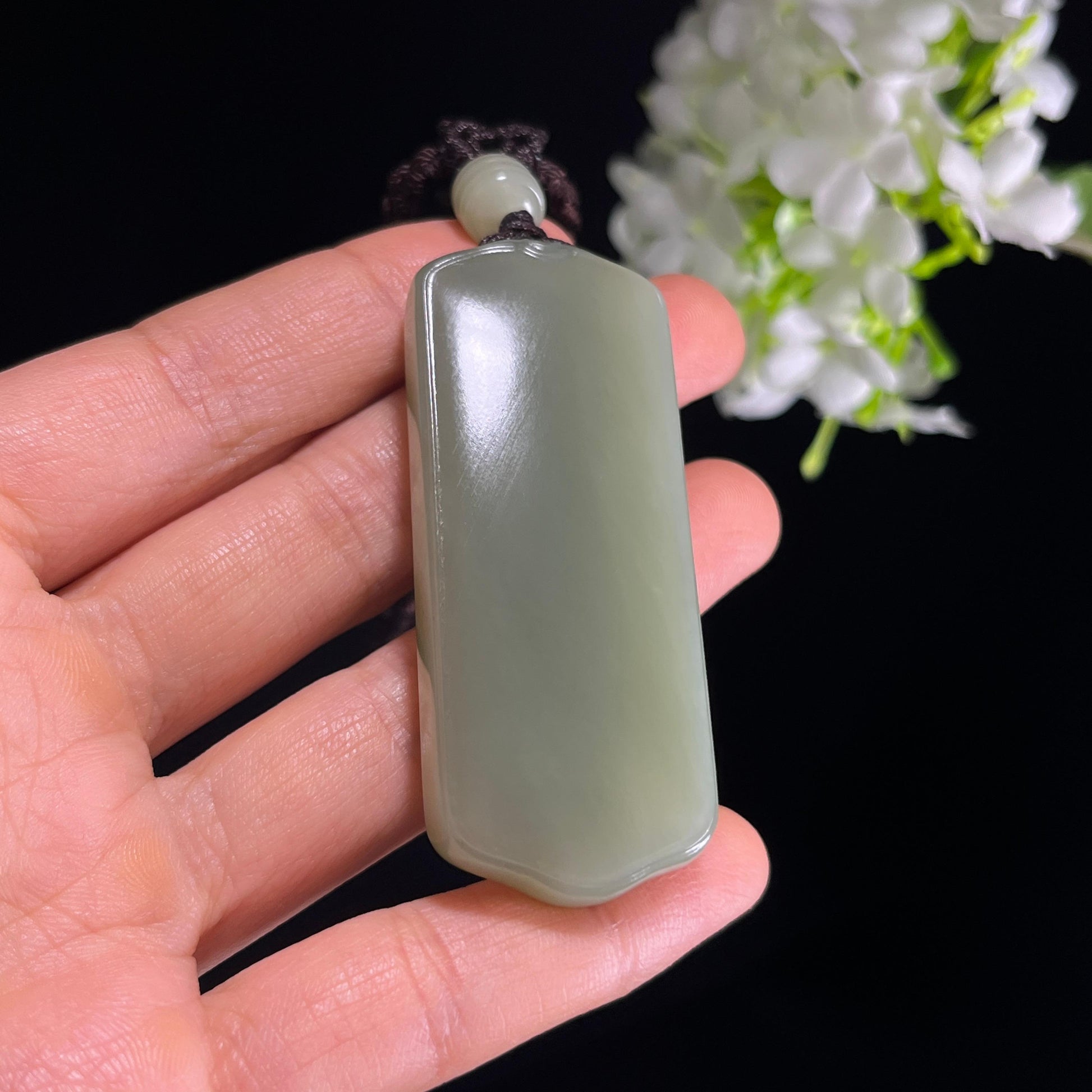 新疆天然和田玉沙枣青浅雕无事牌（yc353800）