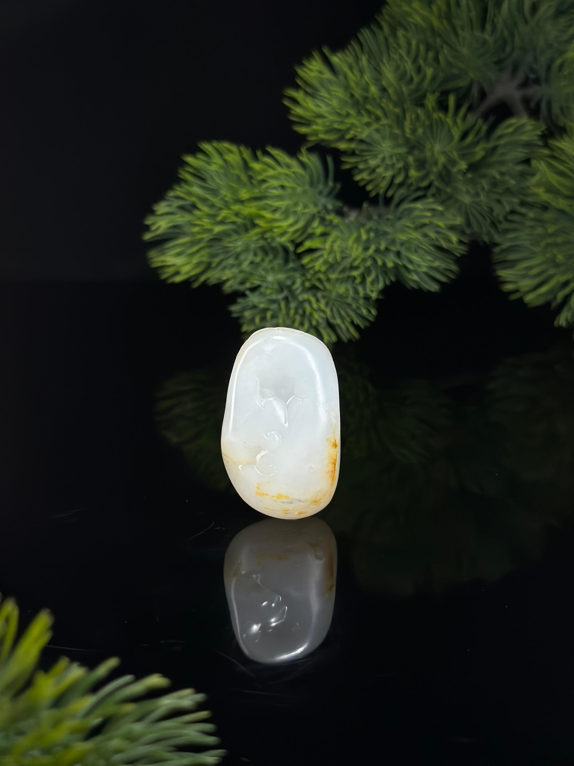 新疆和田玉青花洒金皮籽料俏色龙雕挂件（yc491996）
