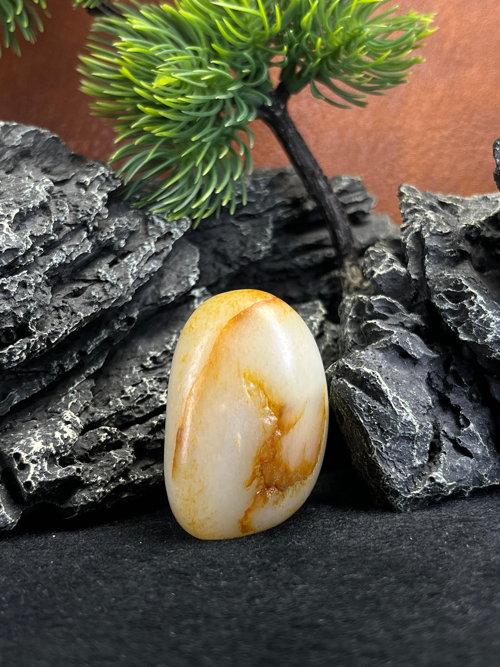 天然新疆和田玉洒金皮籽料原石小手把（yc224144）