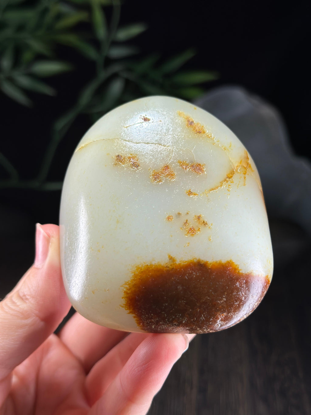 新疆和田玉珍品白玉聚红皮籽料摆件（yc712407）