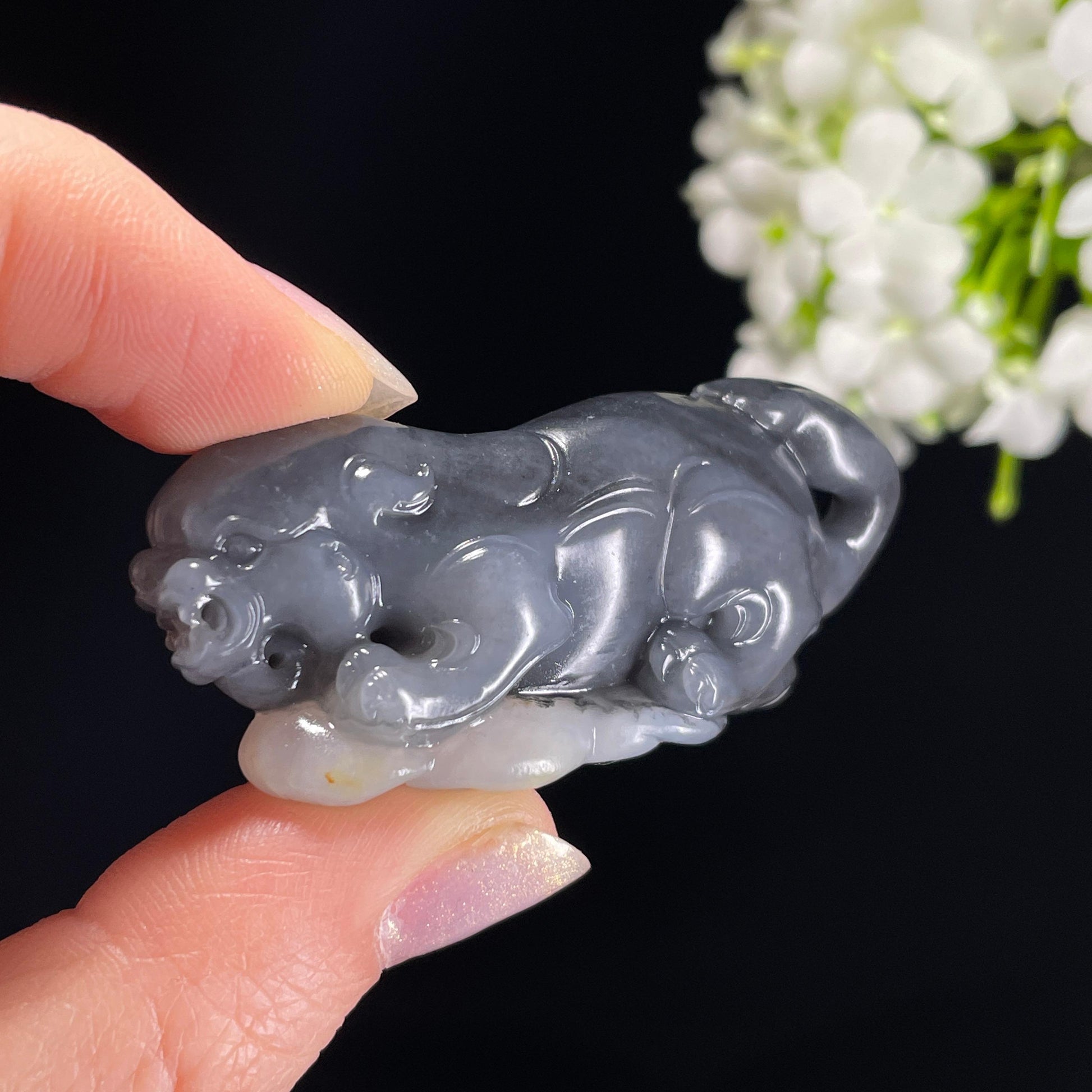 和田玉青花籽料洒金皮“踏云镇财”貔貅雕刻挂件（yc325616）
