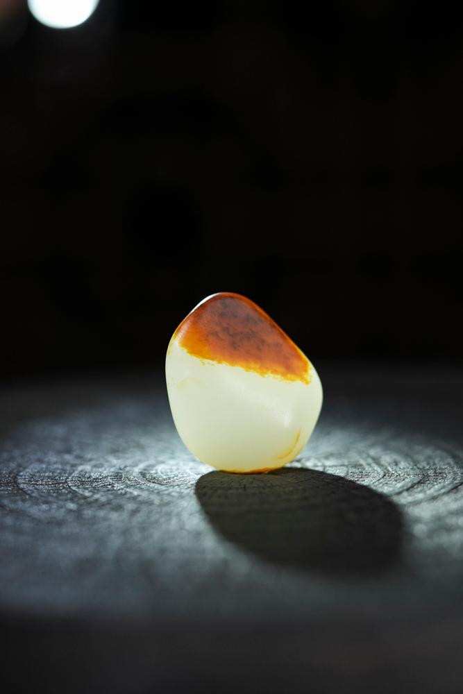 新疆和田玉天地聚红皮挂件籽料原石（yc233418）