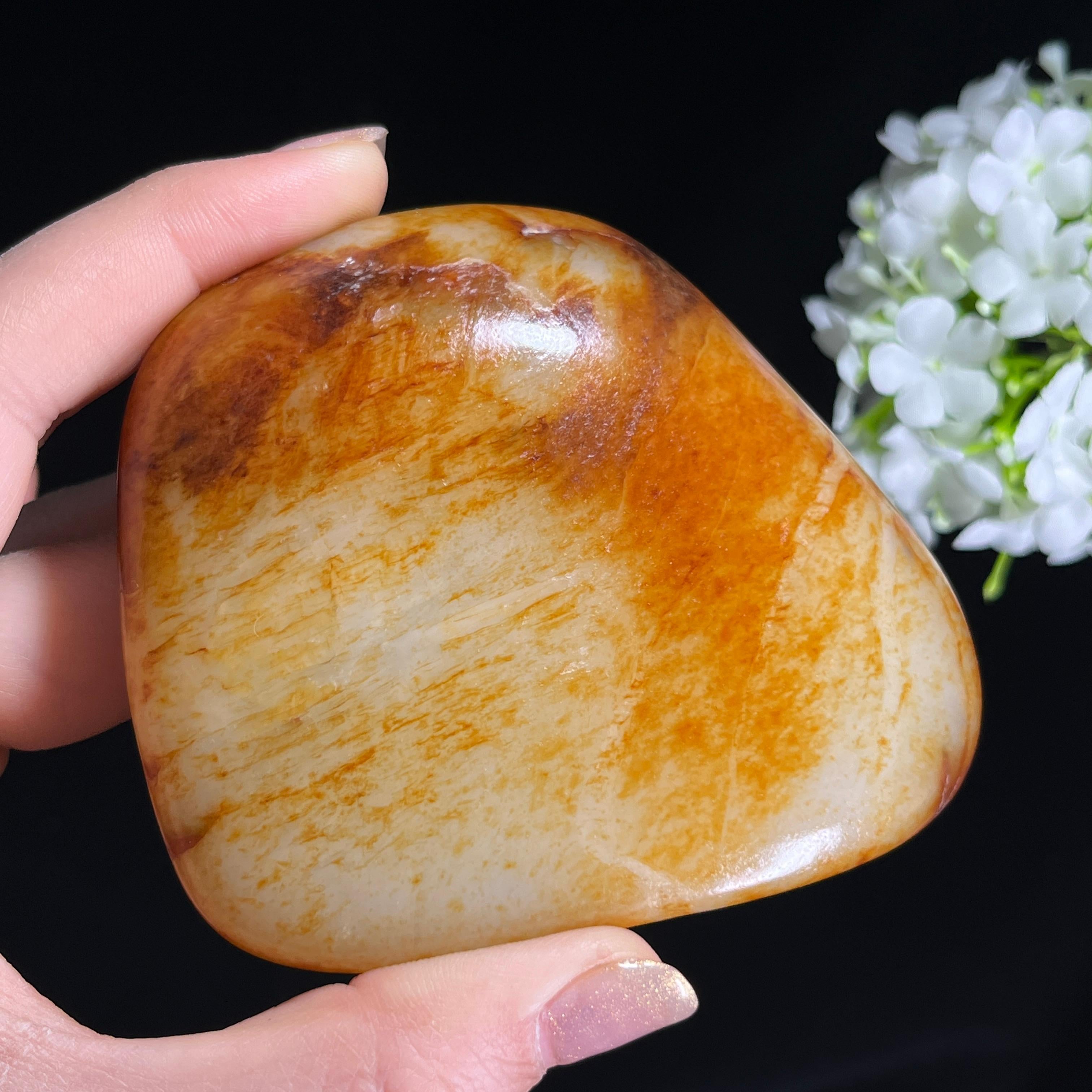 新疆和田玉特色红沁籽料原石（yc255414） – 添福玉器