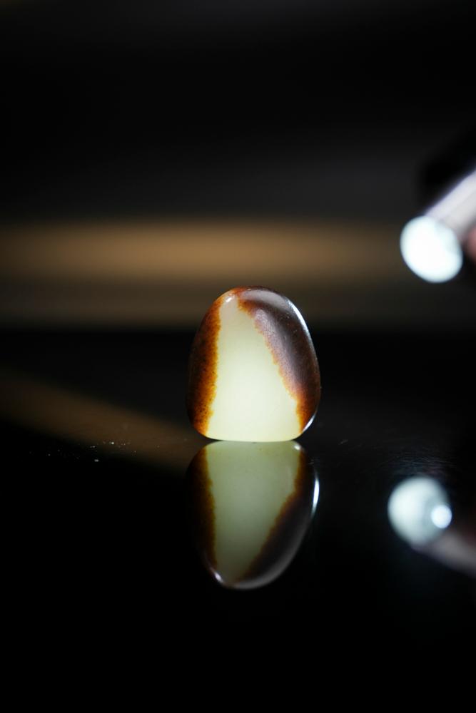 和田玉收藏级一级白双面红皮白玉籽料原石（yc259128）