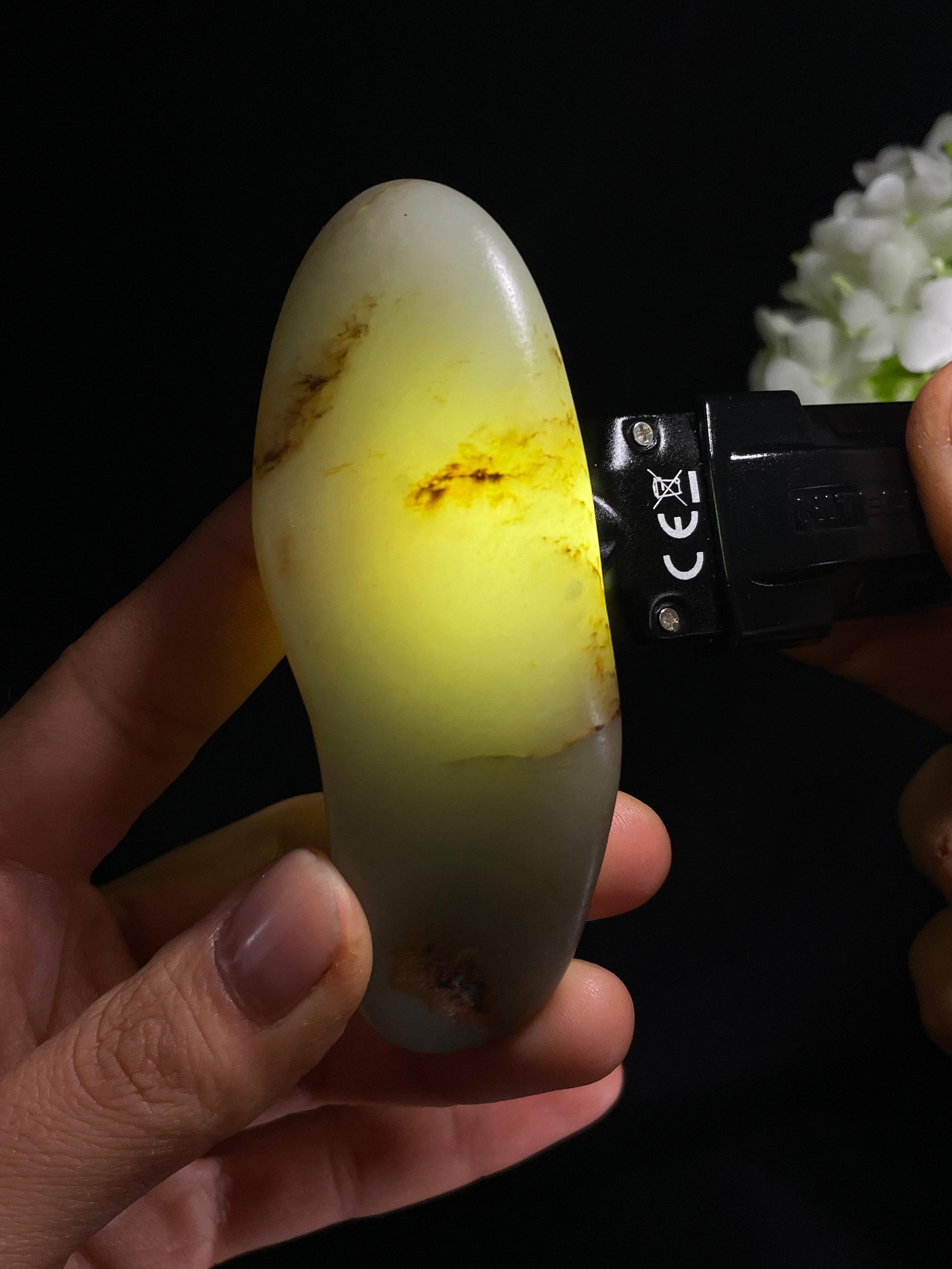 和田玉青白种聚红皮籽料原石（yc264637）