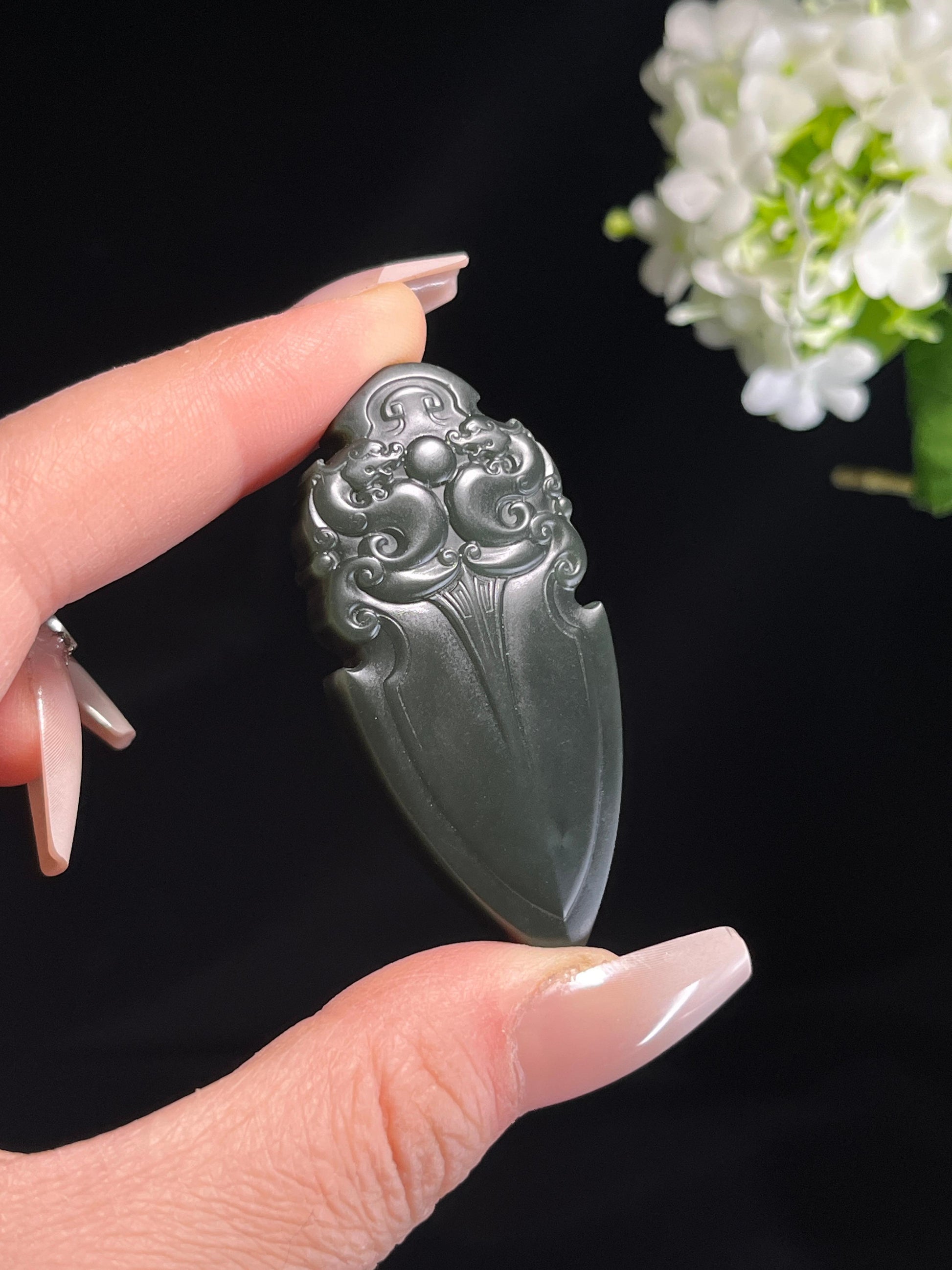 新疆天然和田玉塔青料“双龙戏珠”纹仿古玉牌挂件2（yc260263）