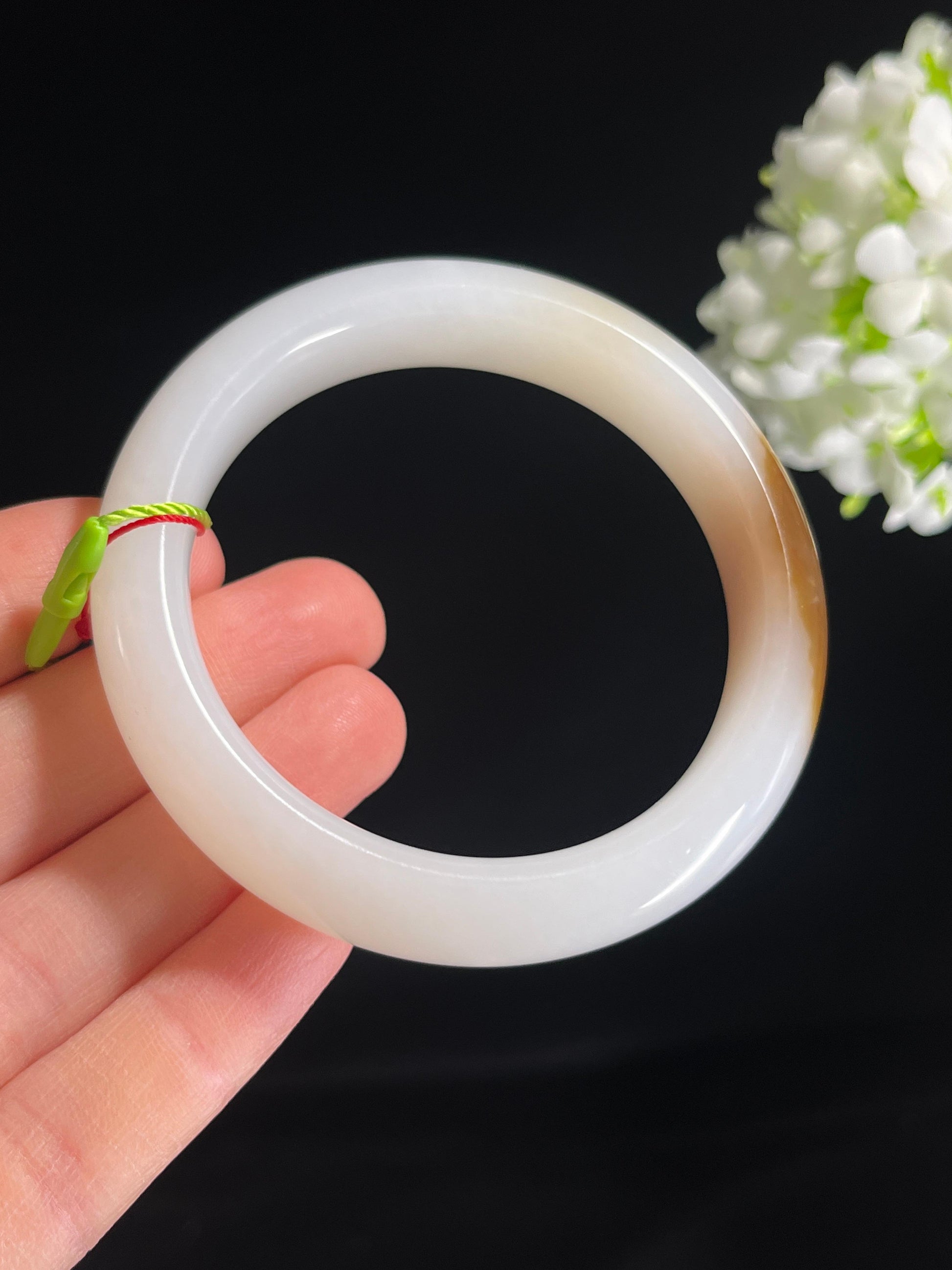 新疆天然和田玉“玉裹秋阳”且末糖白手镯（卡57）（yc278327）