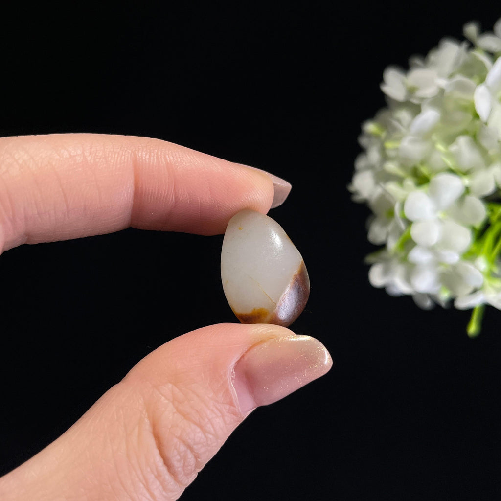 和田玉白玉“墨云衔月”黑红皮籽料（yc350700）