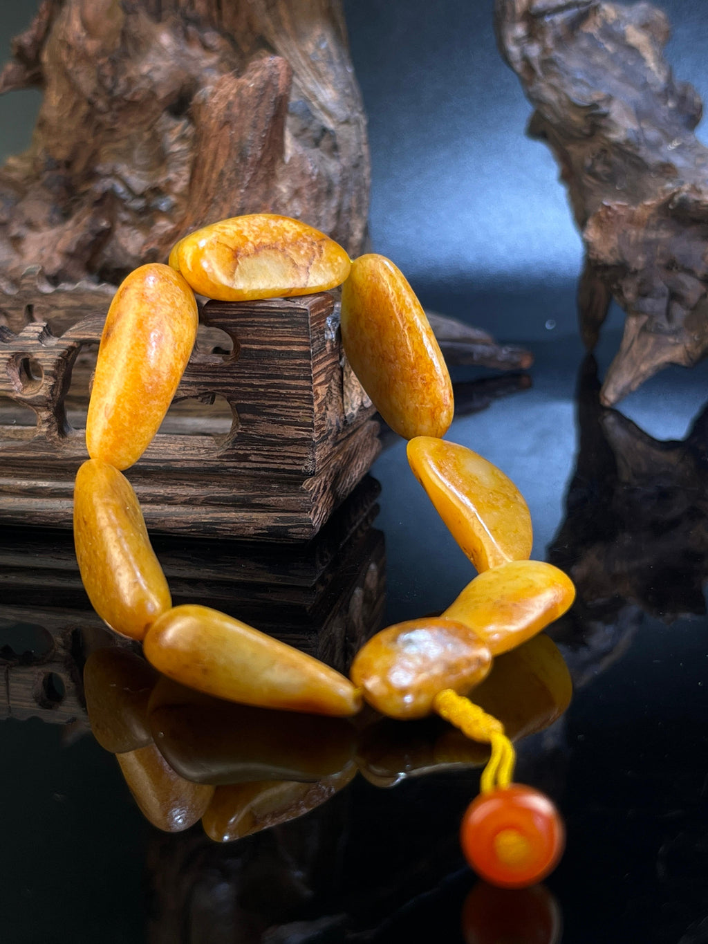 新疆和田玉黄沁皮籽料原石手串（yc229359）