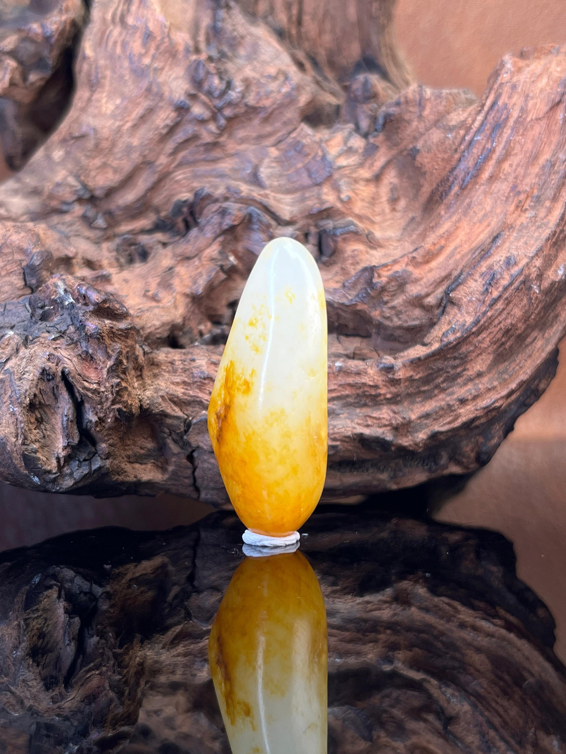 新疆和田玉黄皮籽料原石挂件（yc228182）