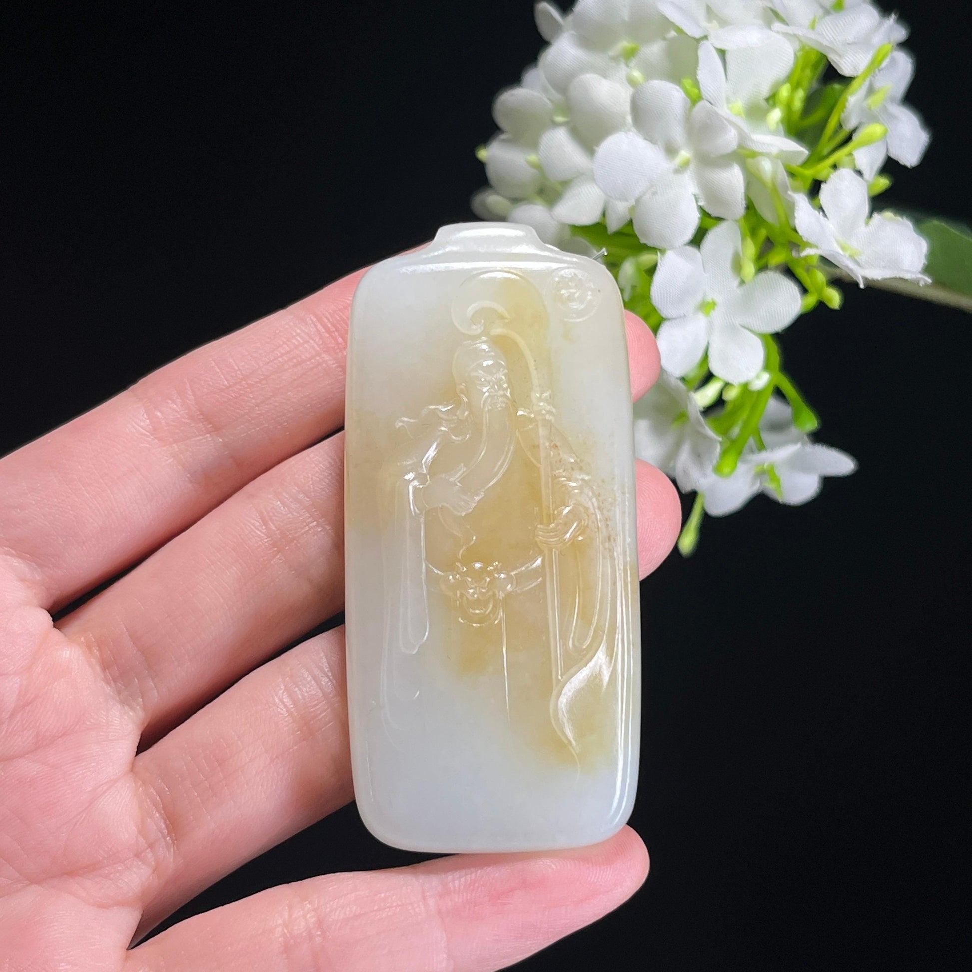 和田玉且末糖白玉“单刀赴会”关公雕刻挂件（yc304854）