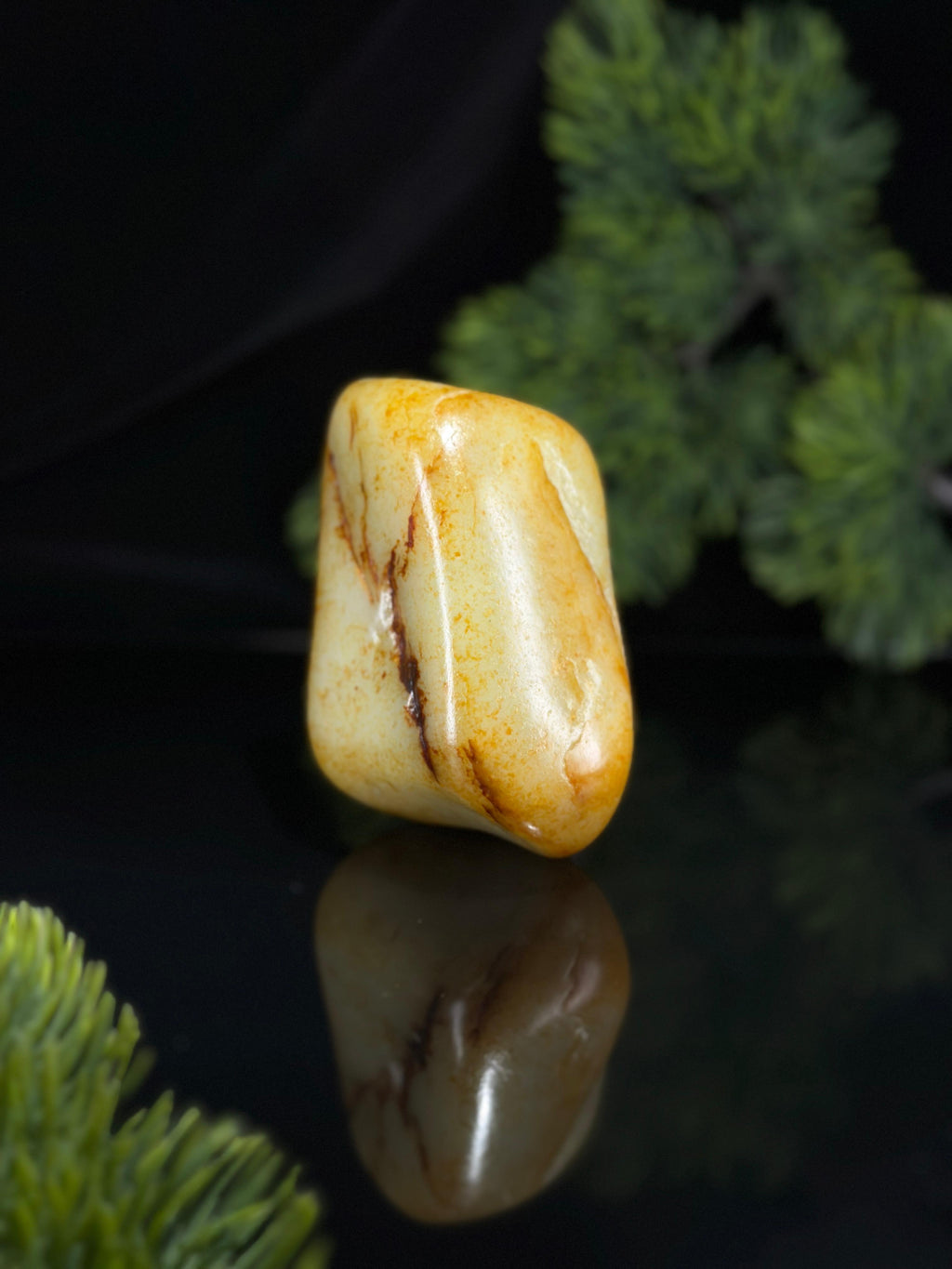 新疆和田玉白玉洒红皮通体洒金皮臻品籽料摆件（yc504573）