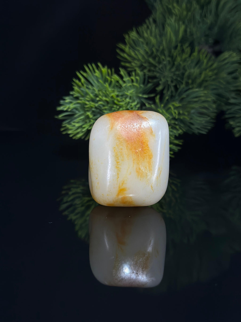 新疆和田玉珍品红皮白肉天然牌型籽料（yc697771）