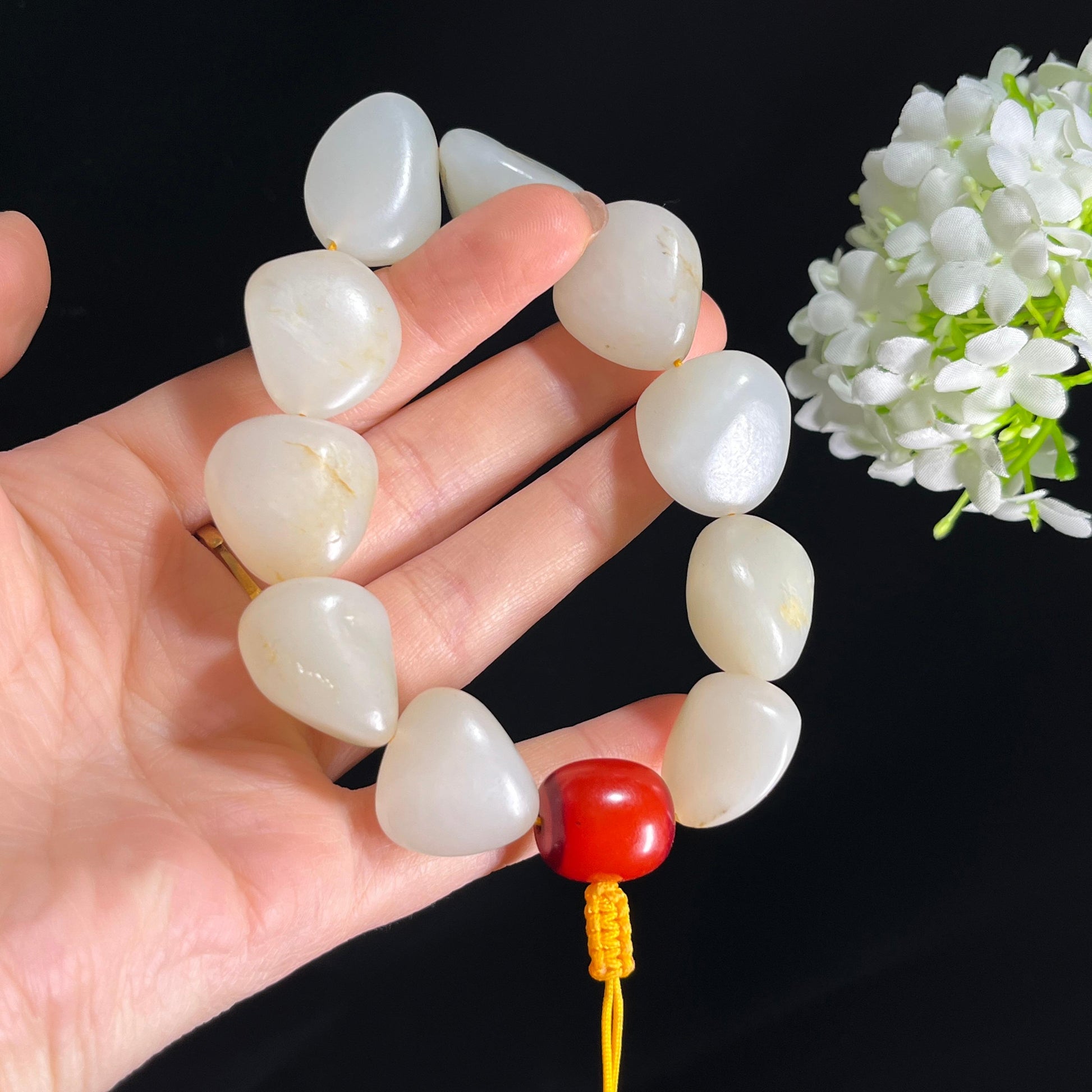 新疆天然和田玉白玉“白璞缀丹砂”籽料手串（yc281582）