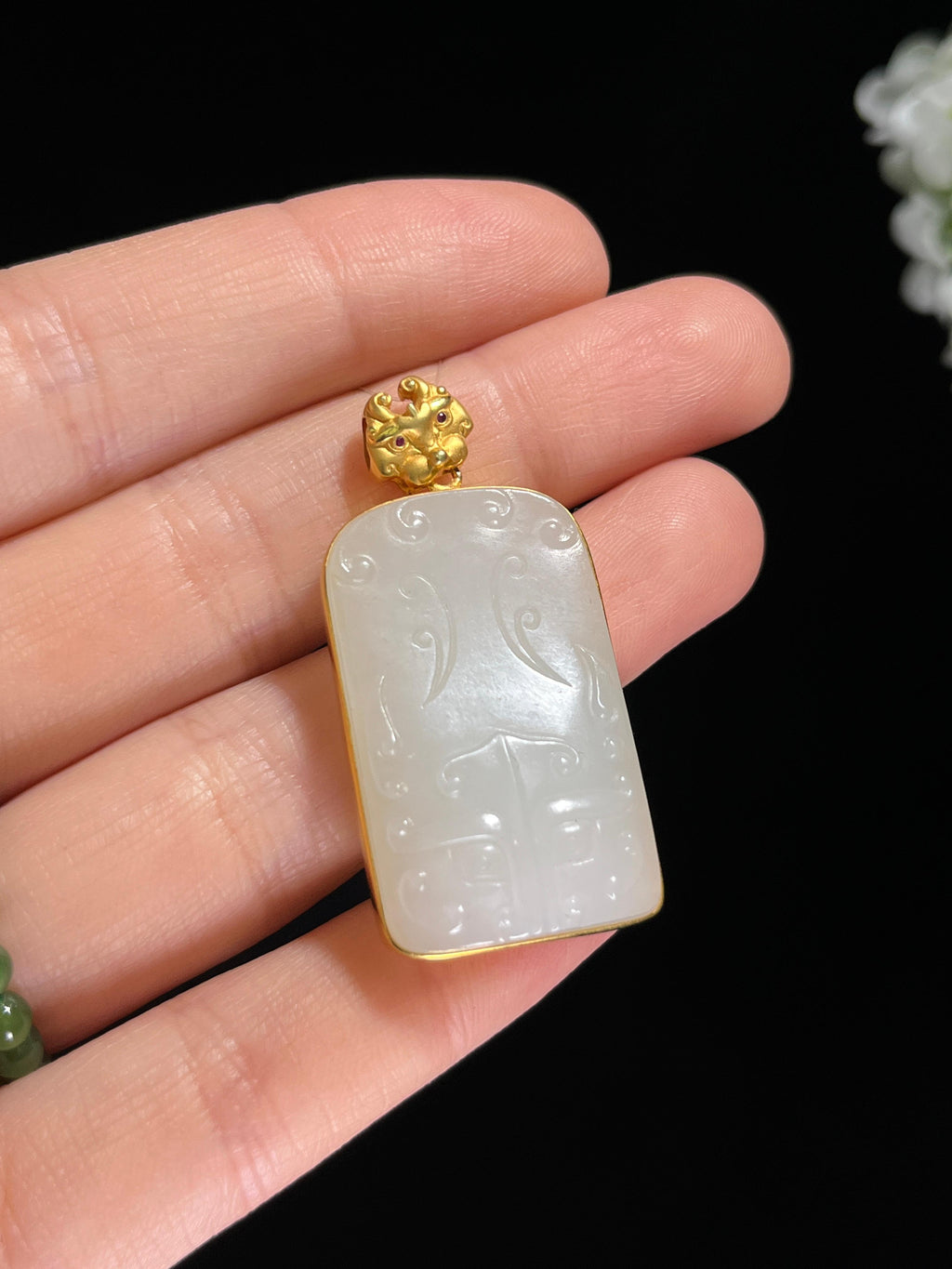 新疆天然和田玉白玉18k金镶仿古兽面纹雕刻挂件（yc260412）