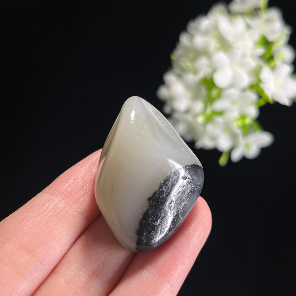 新疆天然和田玉“墨浪分雪”极品青花籽料（yc367868）