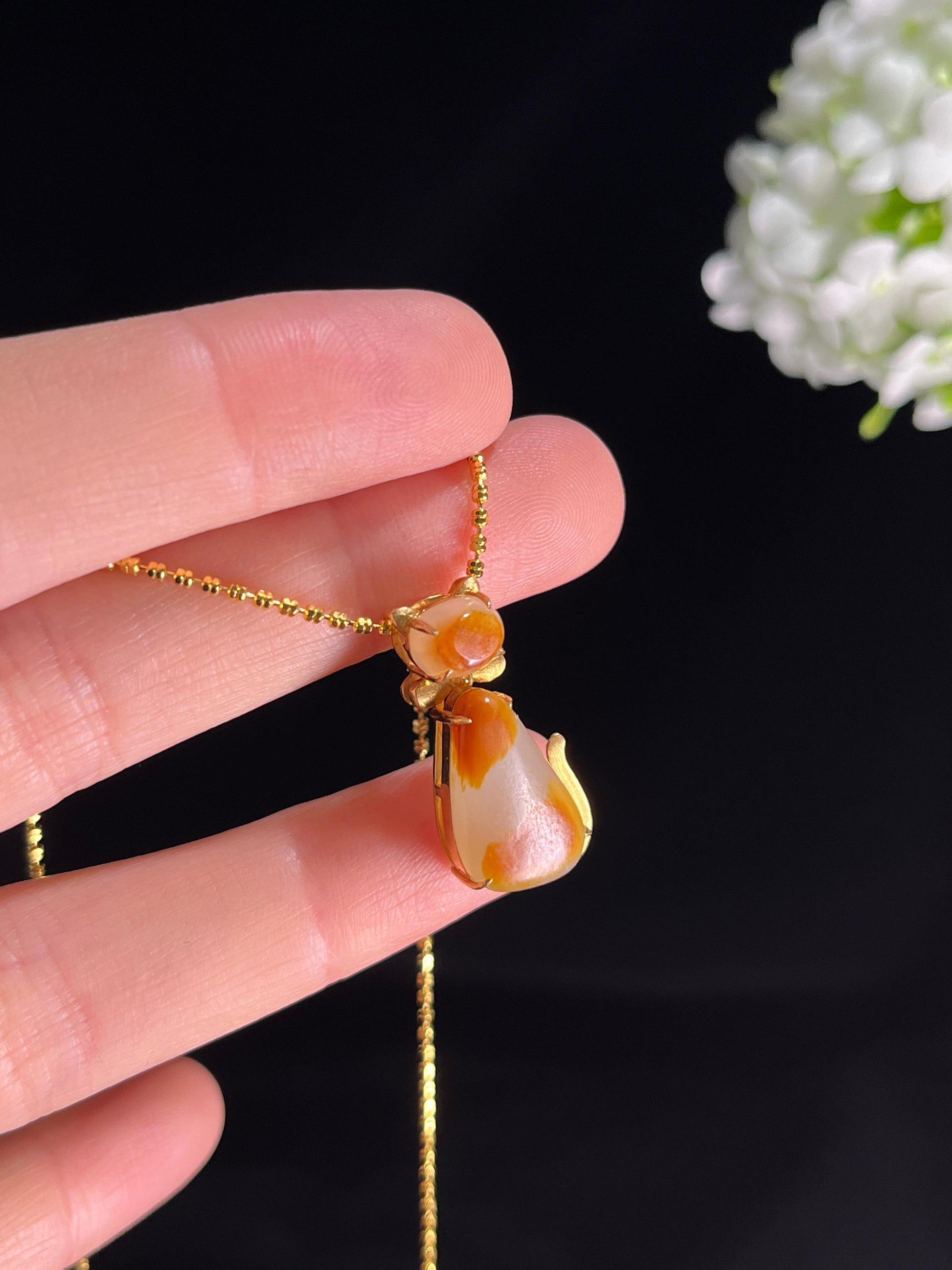 新疆天然和田玉籽料原石聚红皮18k金镶猫猫吊坠（yc268036）