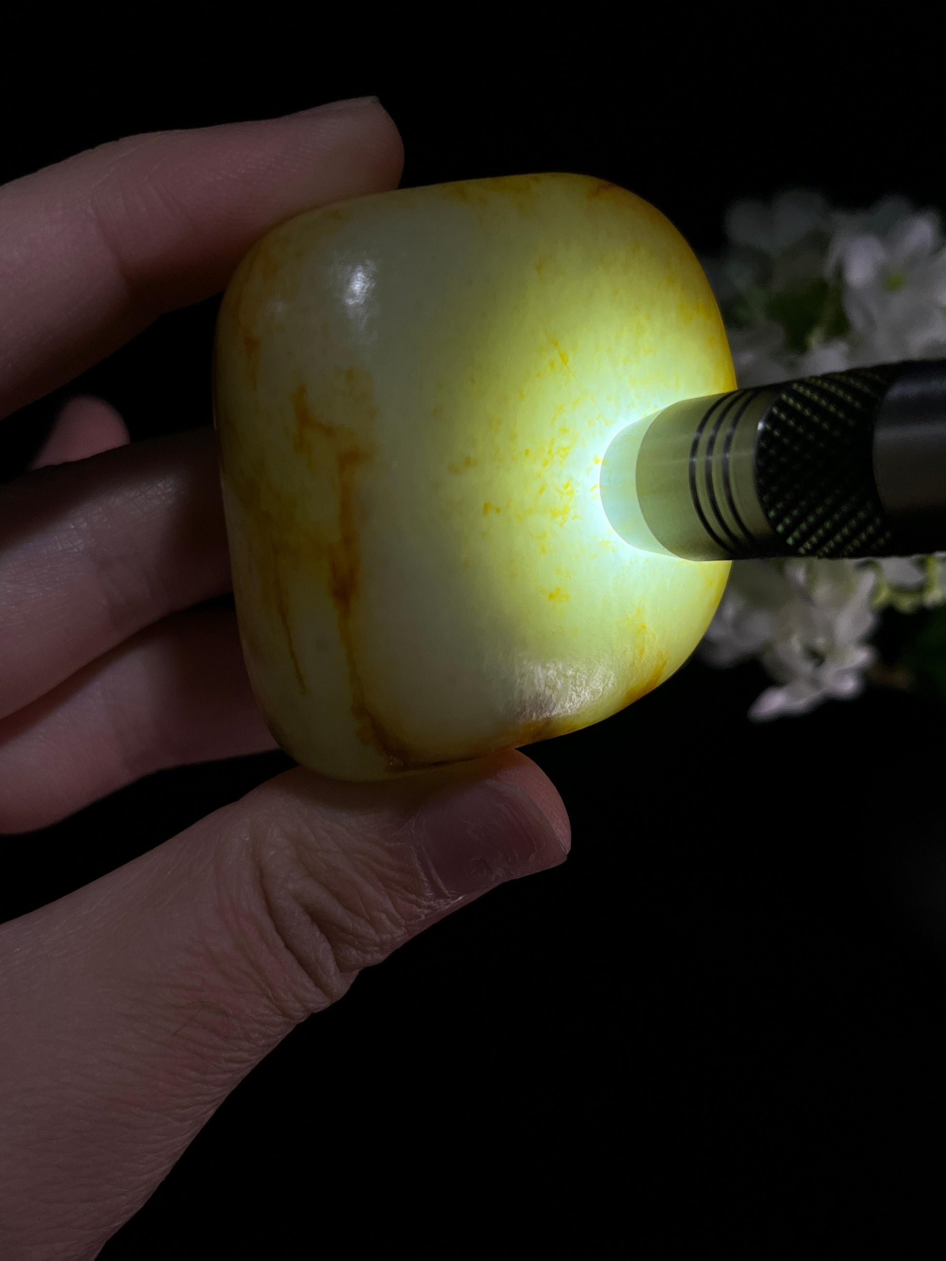 新疆和田玉白玉带洒金皮籽料原石（yc250930）