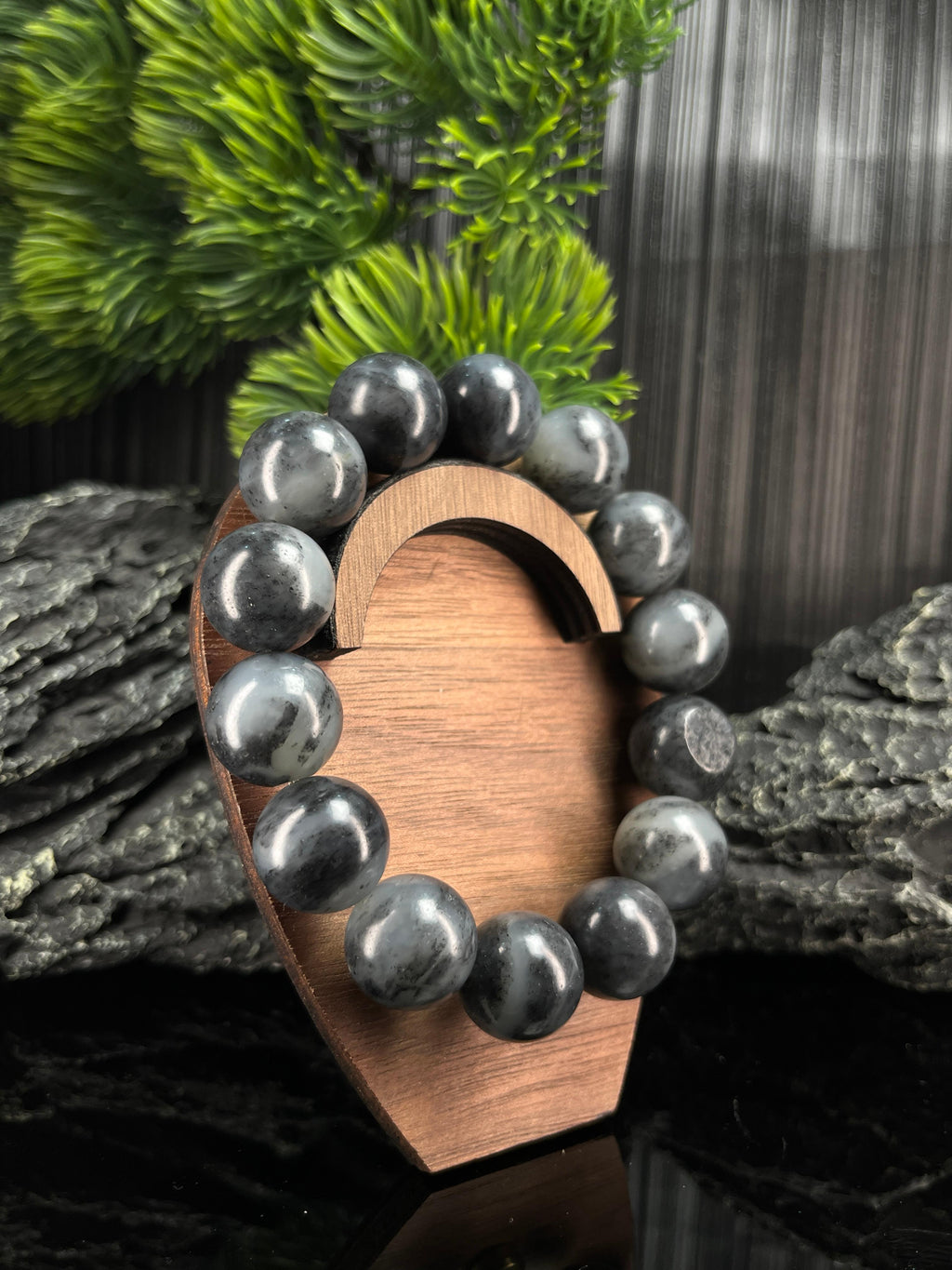 和田玉青花带皮籽料手串（14卡）（yc222792）