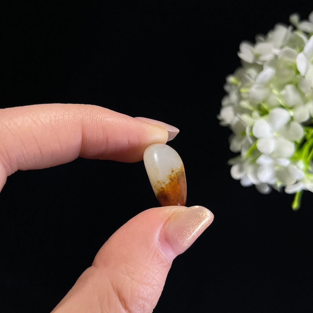 和田玉白玉“墨雪分辉”聚红皮黑红皮籽料（yc350710）